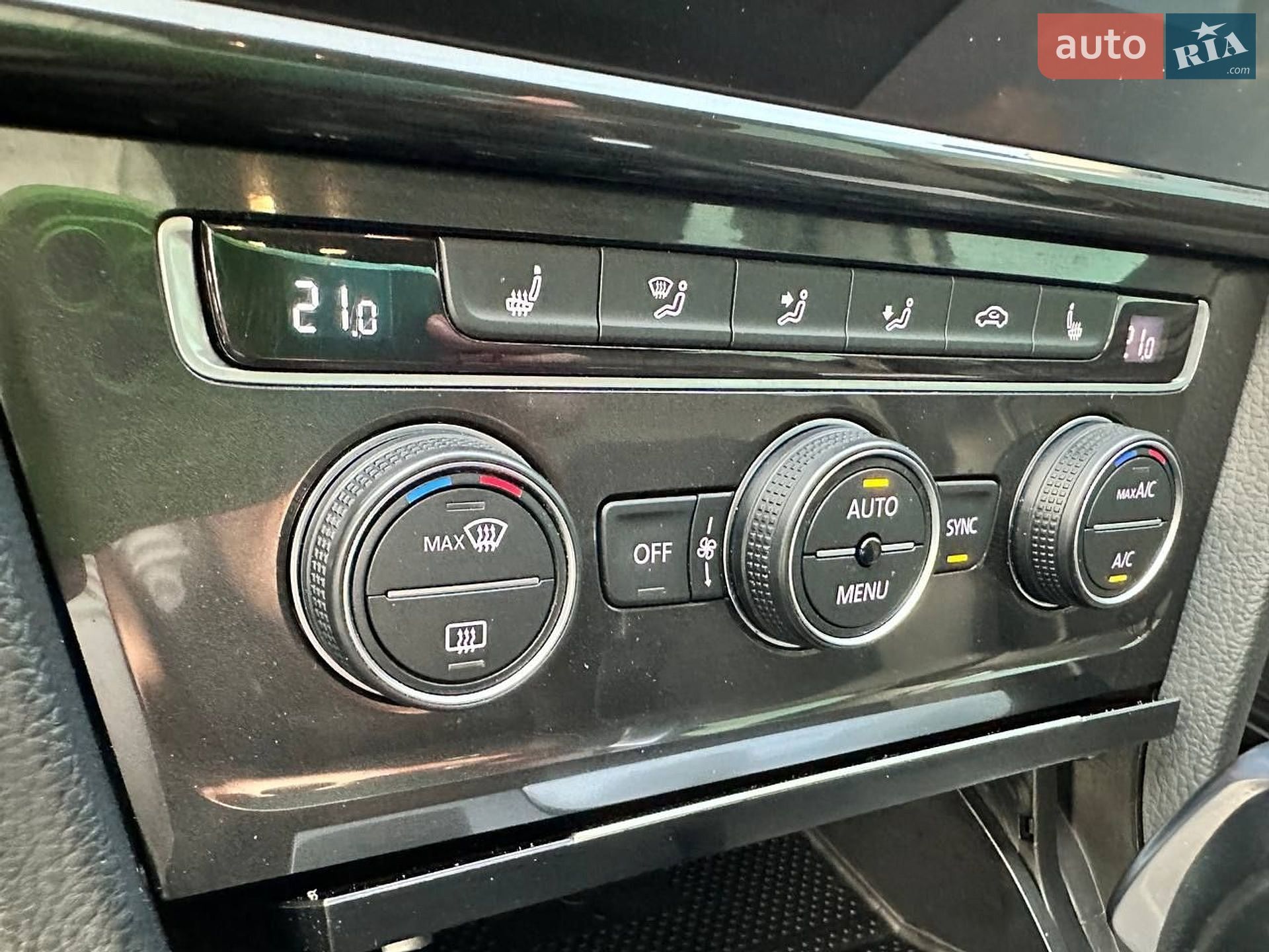 Volkswagen Golf 2017 VIN WVWZZZAUZJP513018 фото оголошення 26 з 37