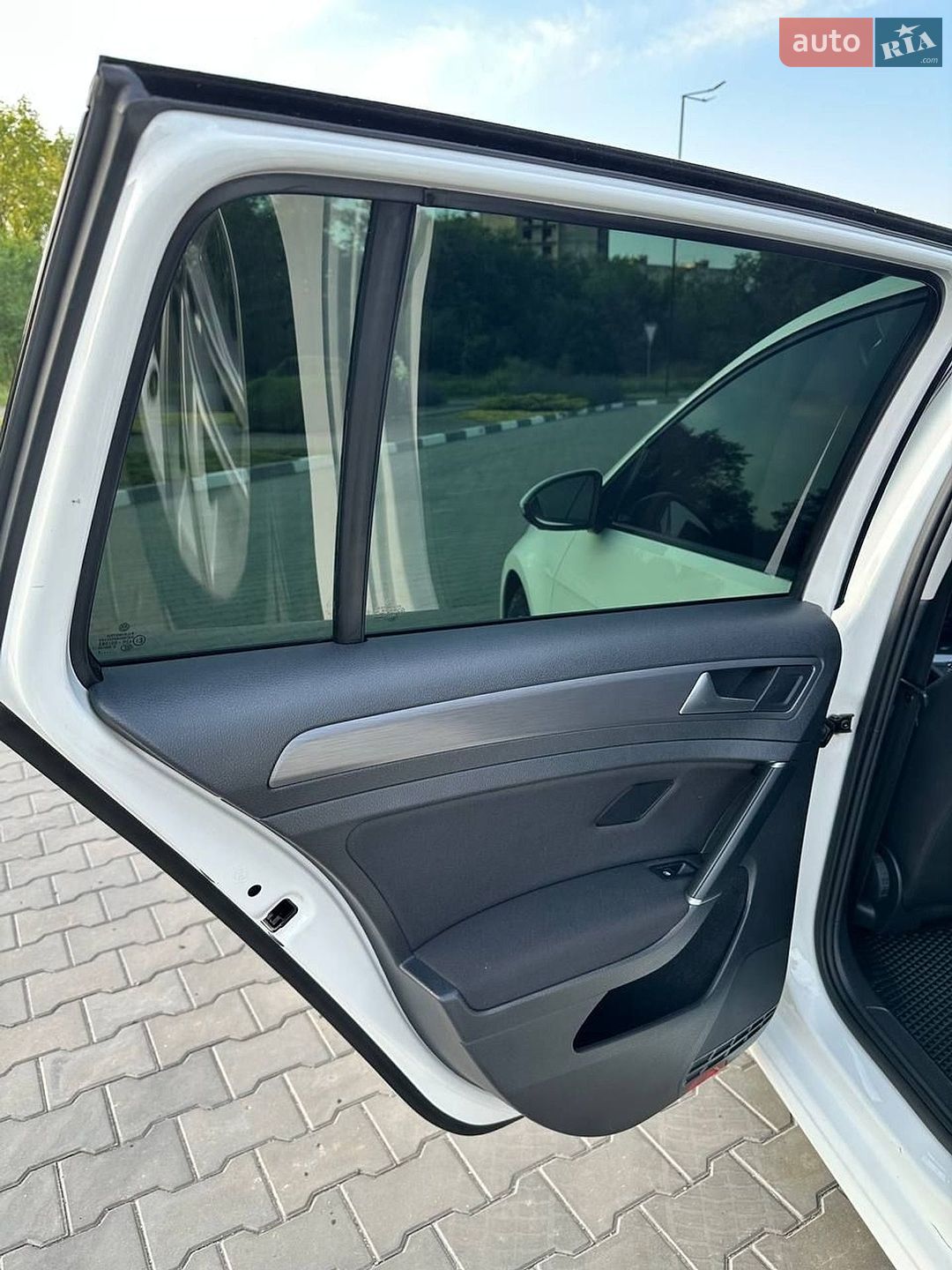 Volkswagen Golf 2017 VIN WVWZZZAUZJP513018 фото оголошення 29 з 37