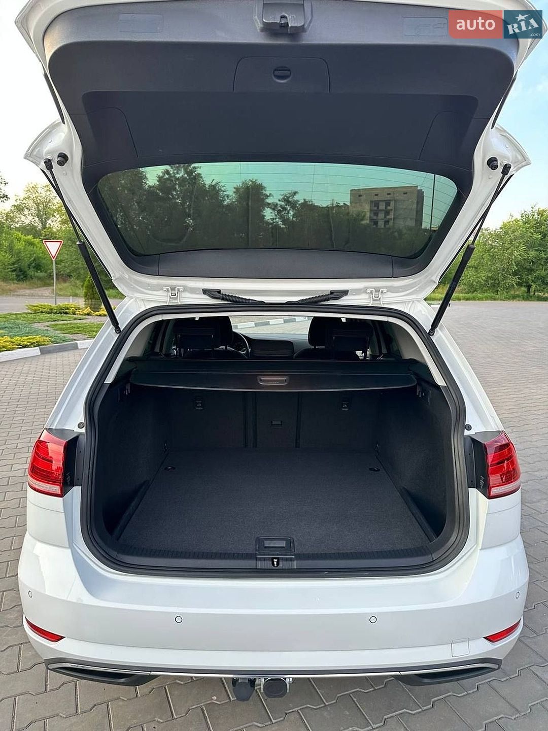 Volkswagen Golf 2017 VIN WVWZZZAUZJP513018 фото оголошення 32 з 37