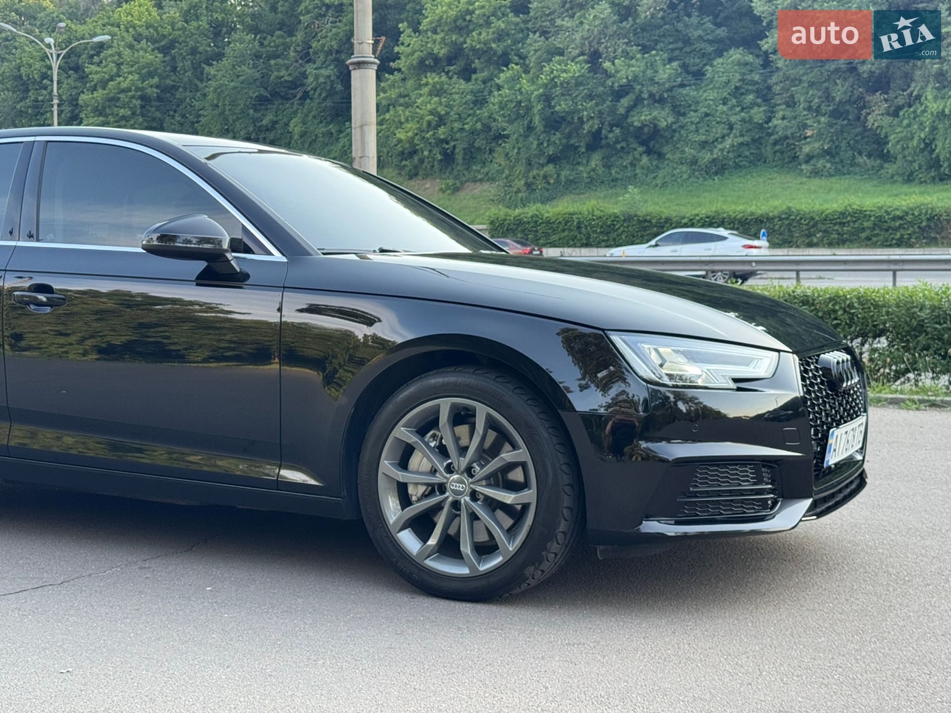 Audi A4 2016 VIN WAUBNAF47HN005962 фото оголошення 5 з 32
