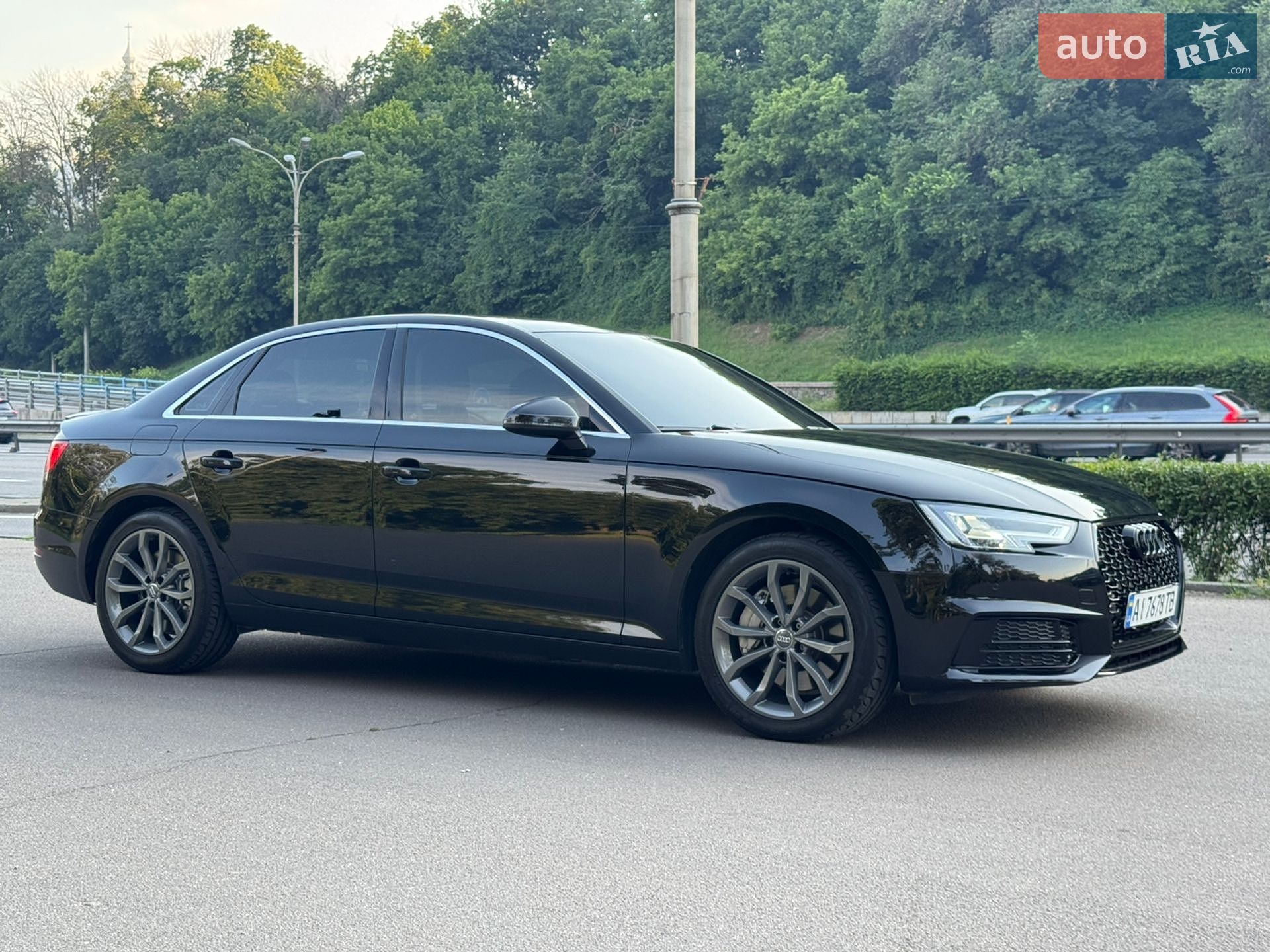 Audi A4 2016 VIN WAUBNAF47HN005962 фото оголошення 6 з 32