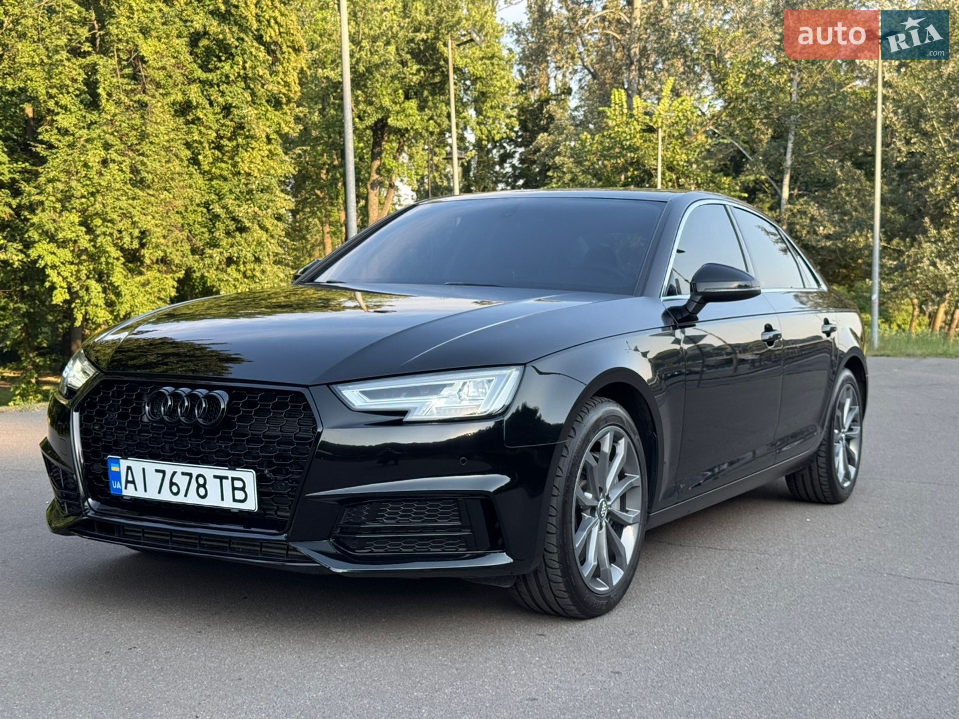 Audi A4 2016 VIN WAUBNAF47HN005962 фото оголошення 2 з 32