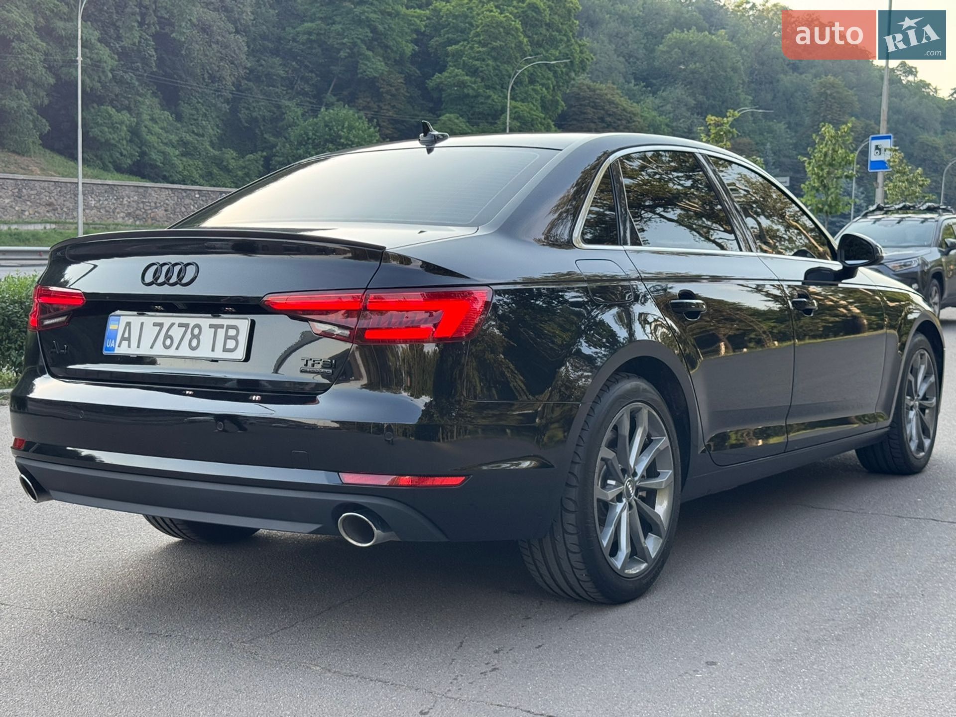 Audi A4 2016 VIN WAUBNAF47HN005962 фото оголошення 7 з 32