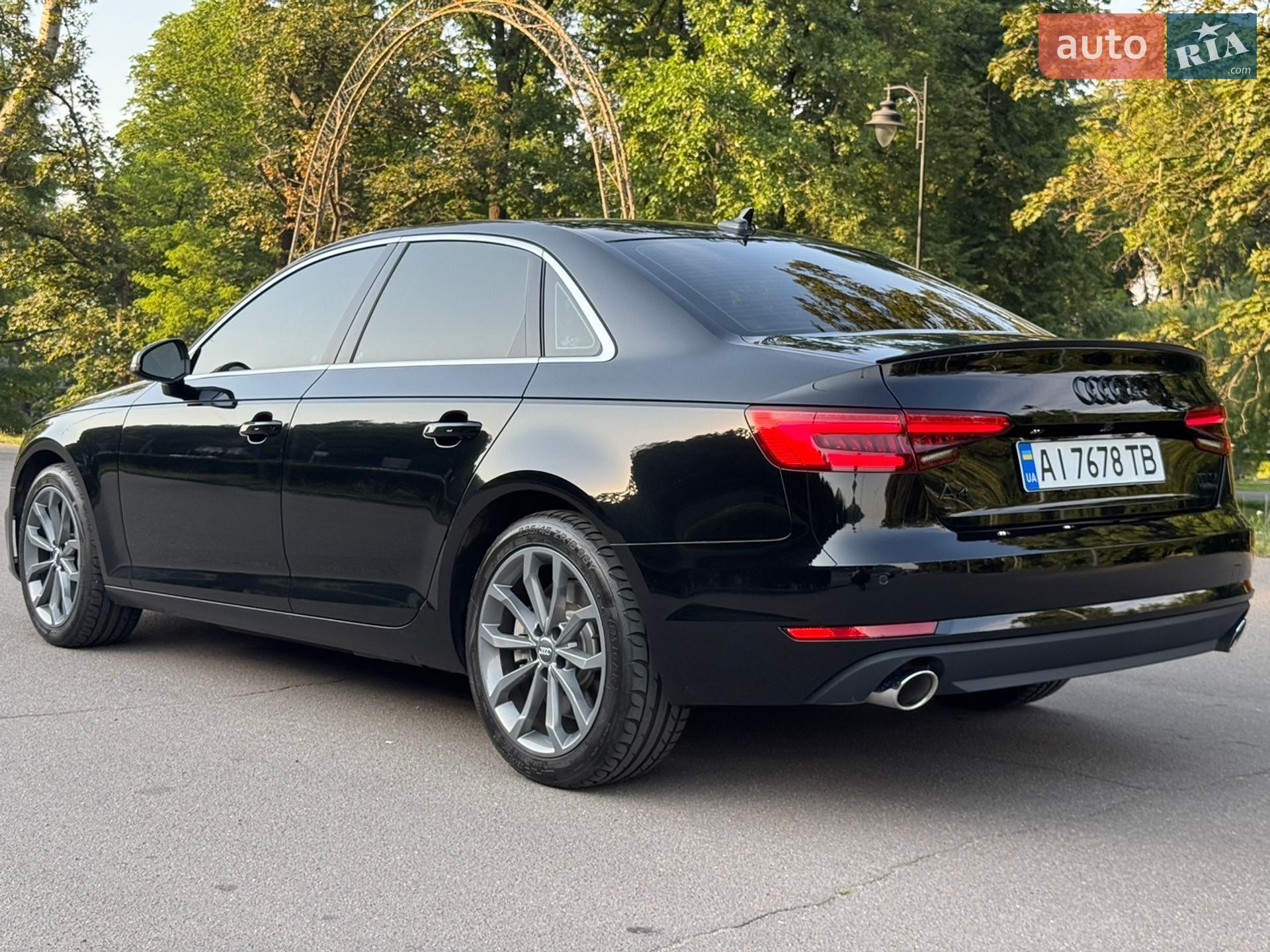 Audi A4 2016 VIN WAUBNAF47HN005962 фото оголошення 10 з 32