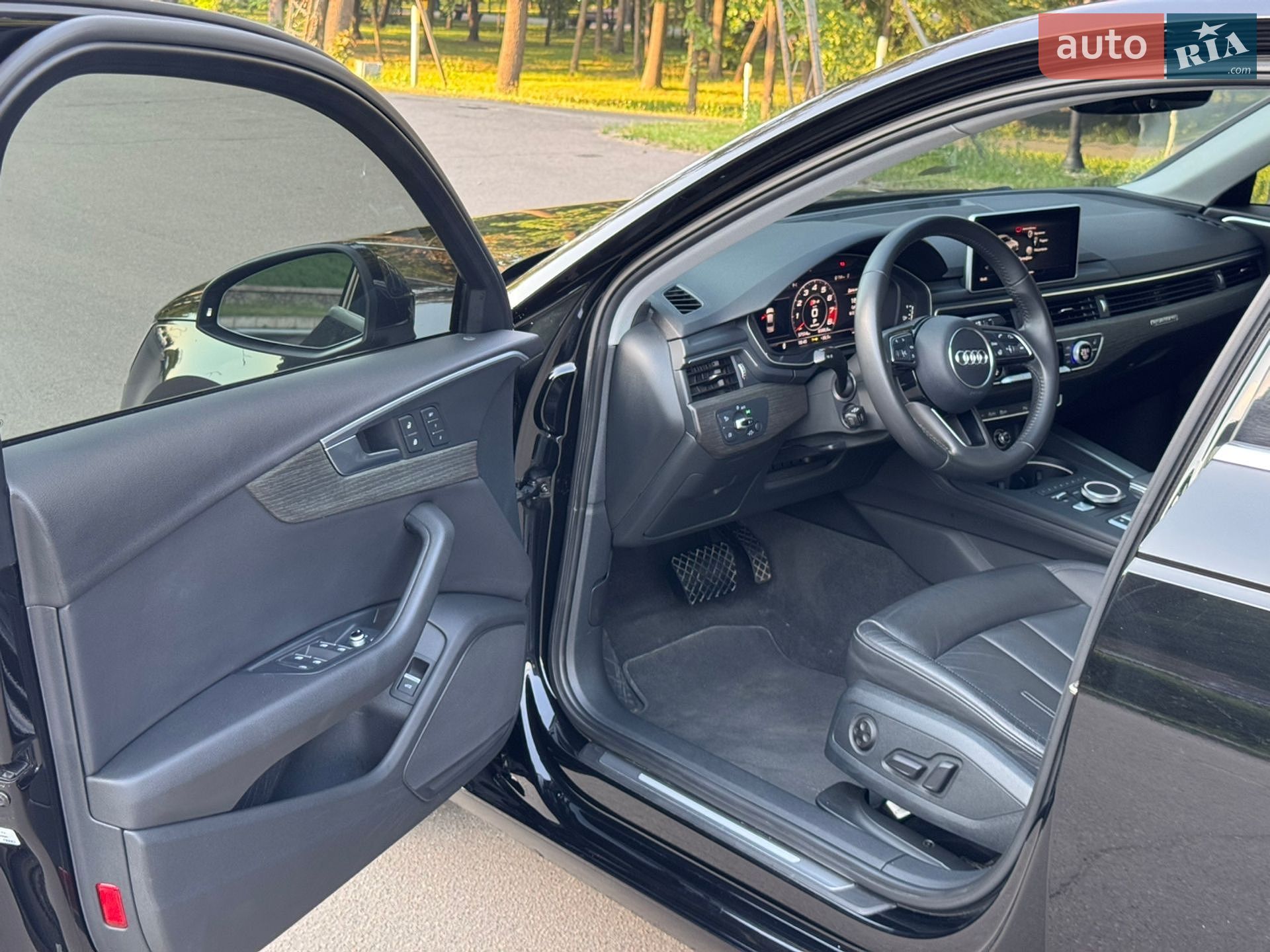 Audi A4 2016 VIN WAUBNAF47HN005962 фото оголошення 11 з 32