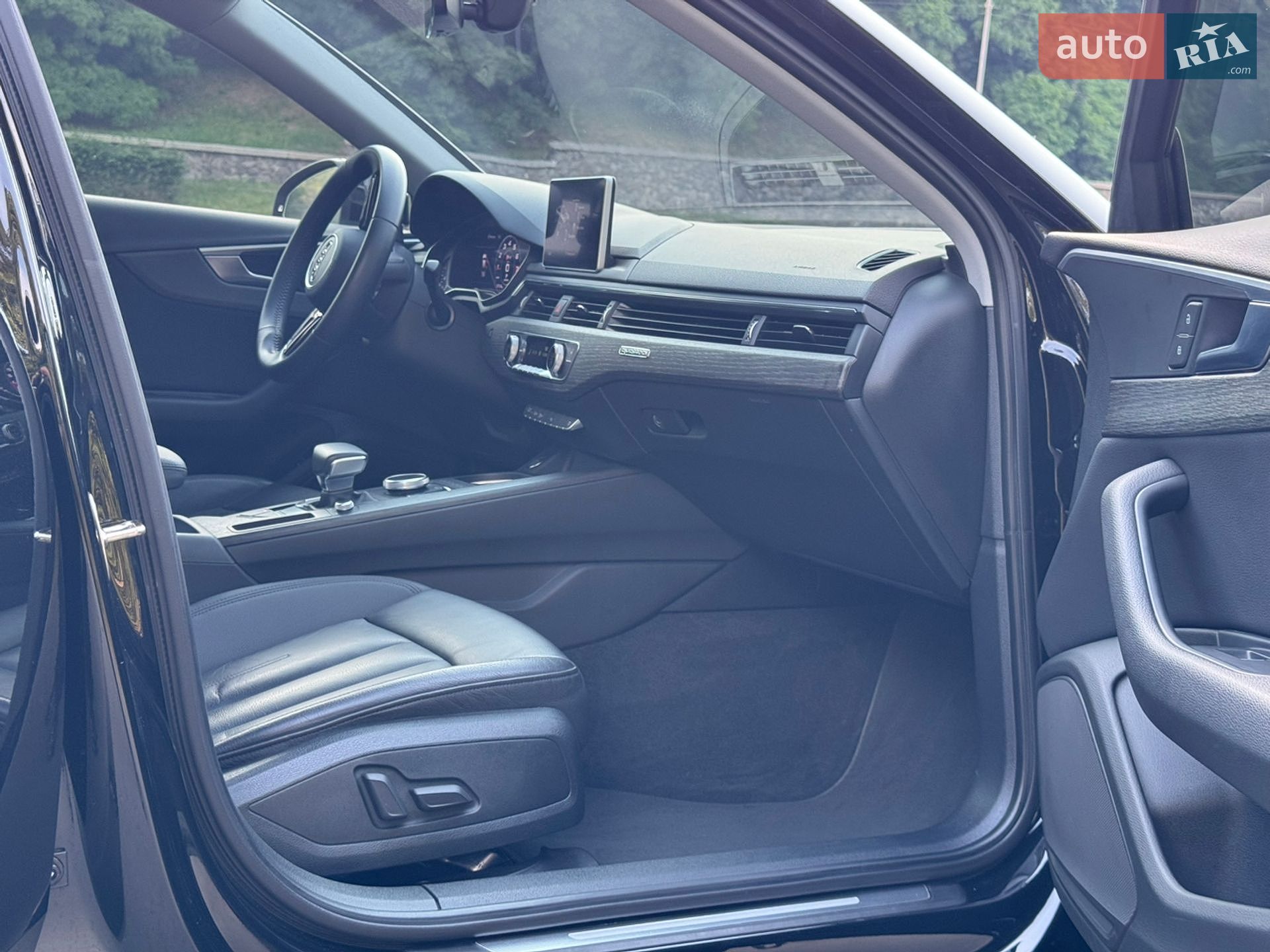 Audi A4 2016 VIN WAUBNAF47HN005962 фото оголошення 19 з 32