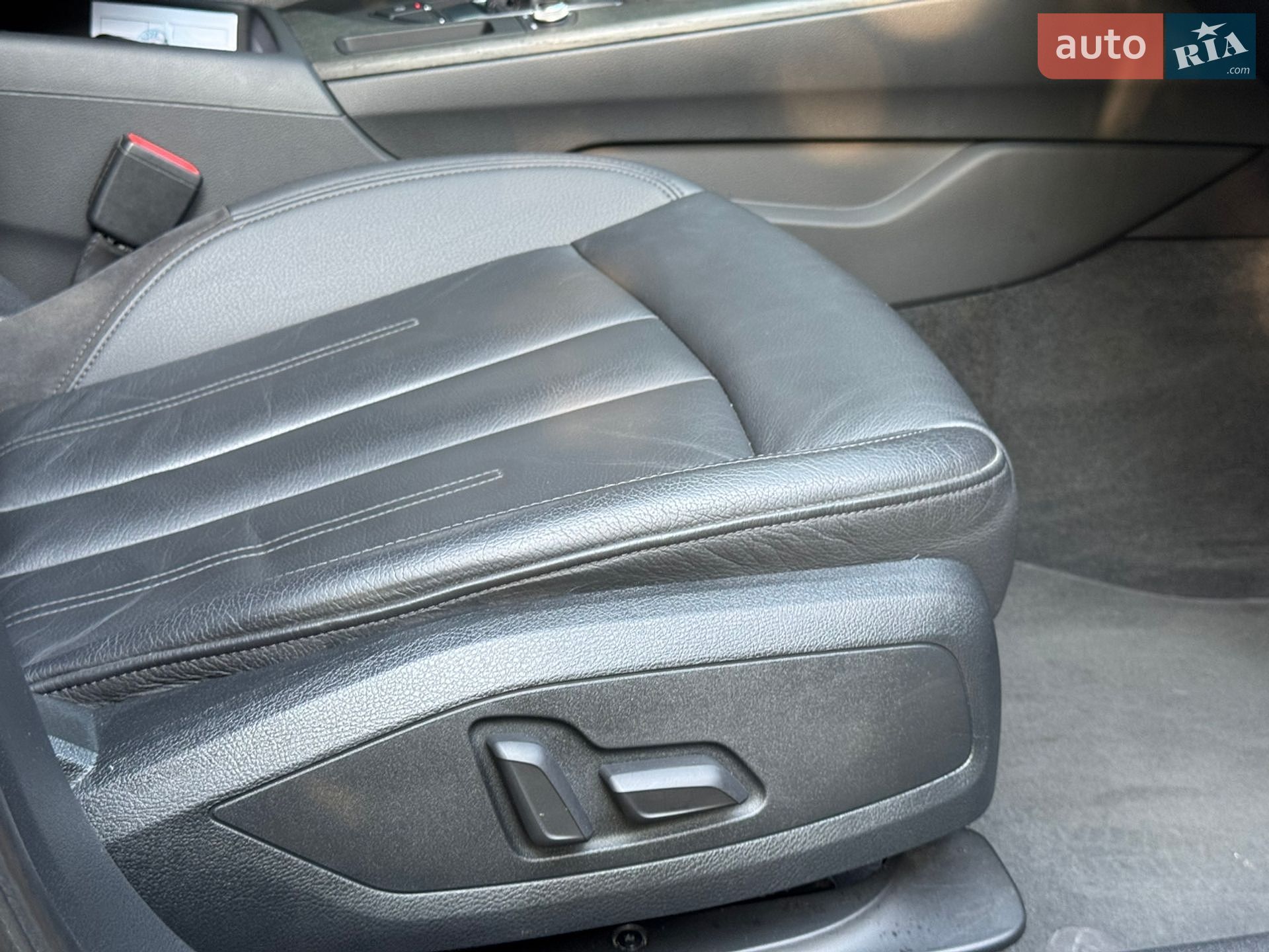 Audi A4 2016 VIN WAUBNAF47HN005962 фото оголошення 21 з 32