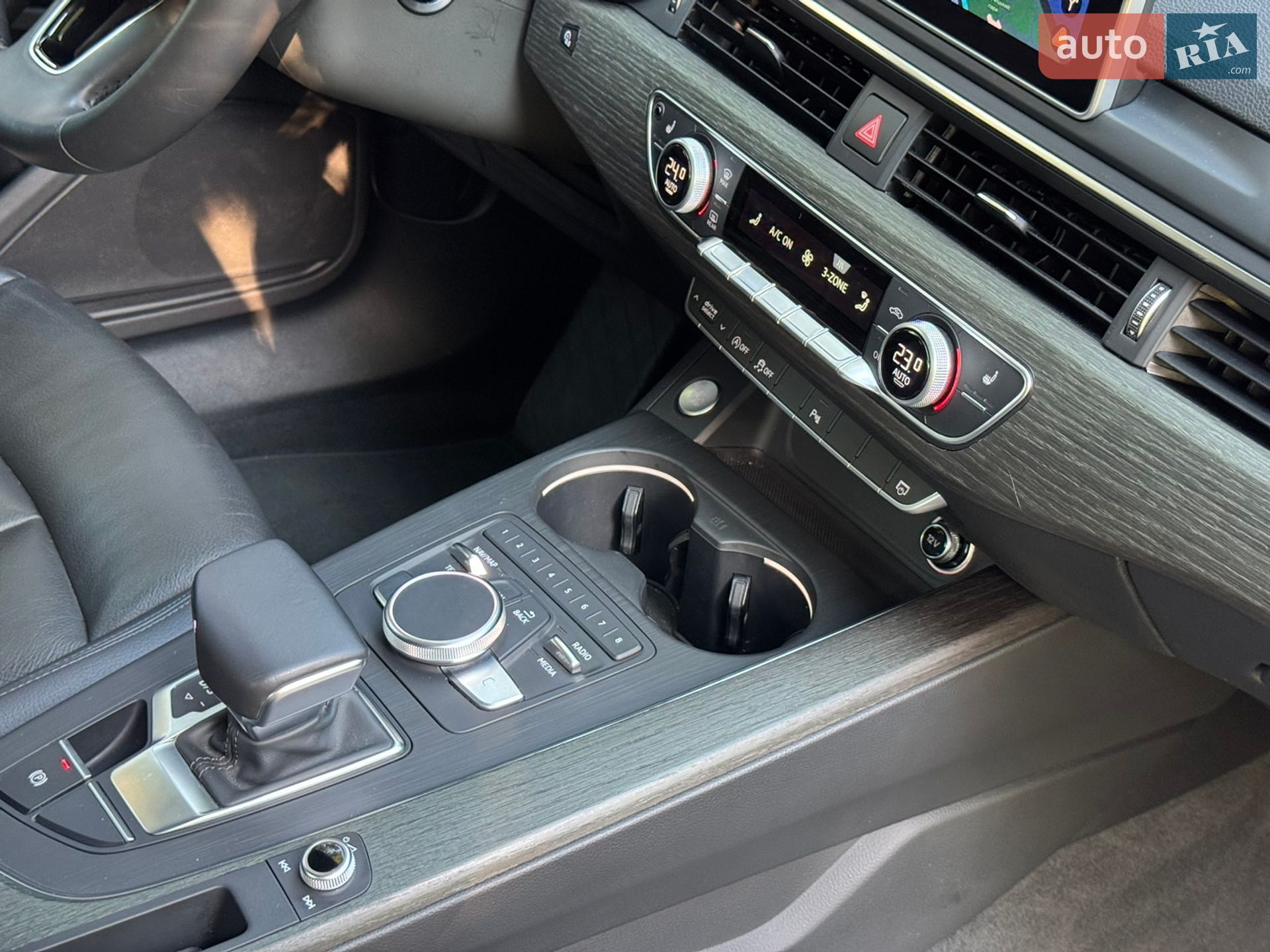 Audi A4 2016 VIN WAUBNAF47HN005962 фото оголошення 24 з 32