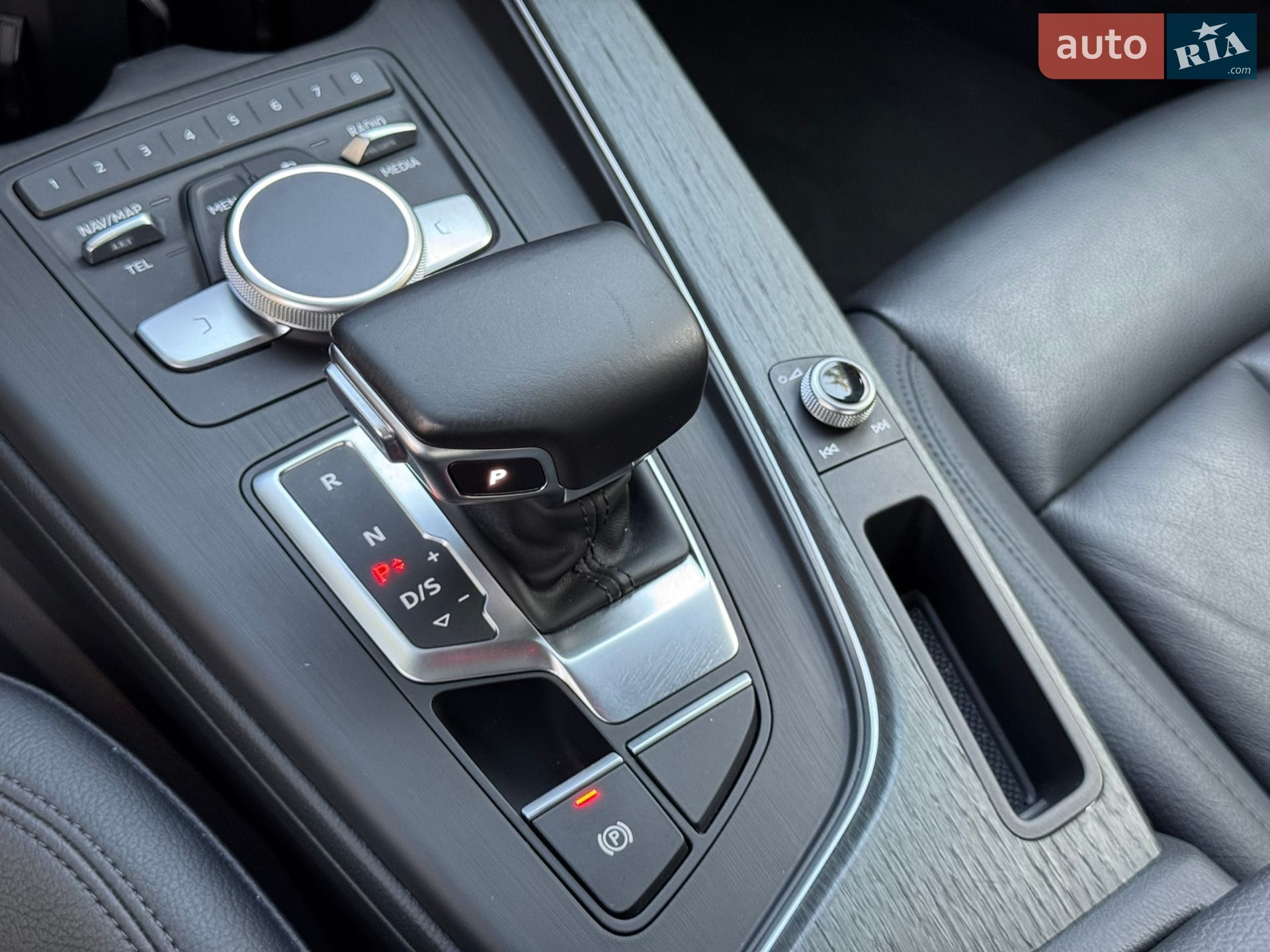 Audi A4 2016 VIN WAUBNAF47HN005962 фото оголошення 25 з 32