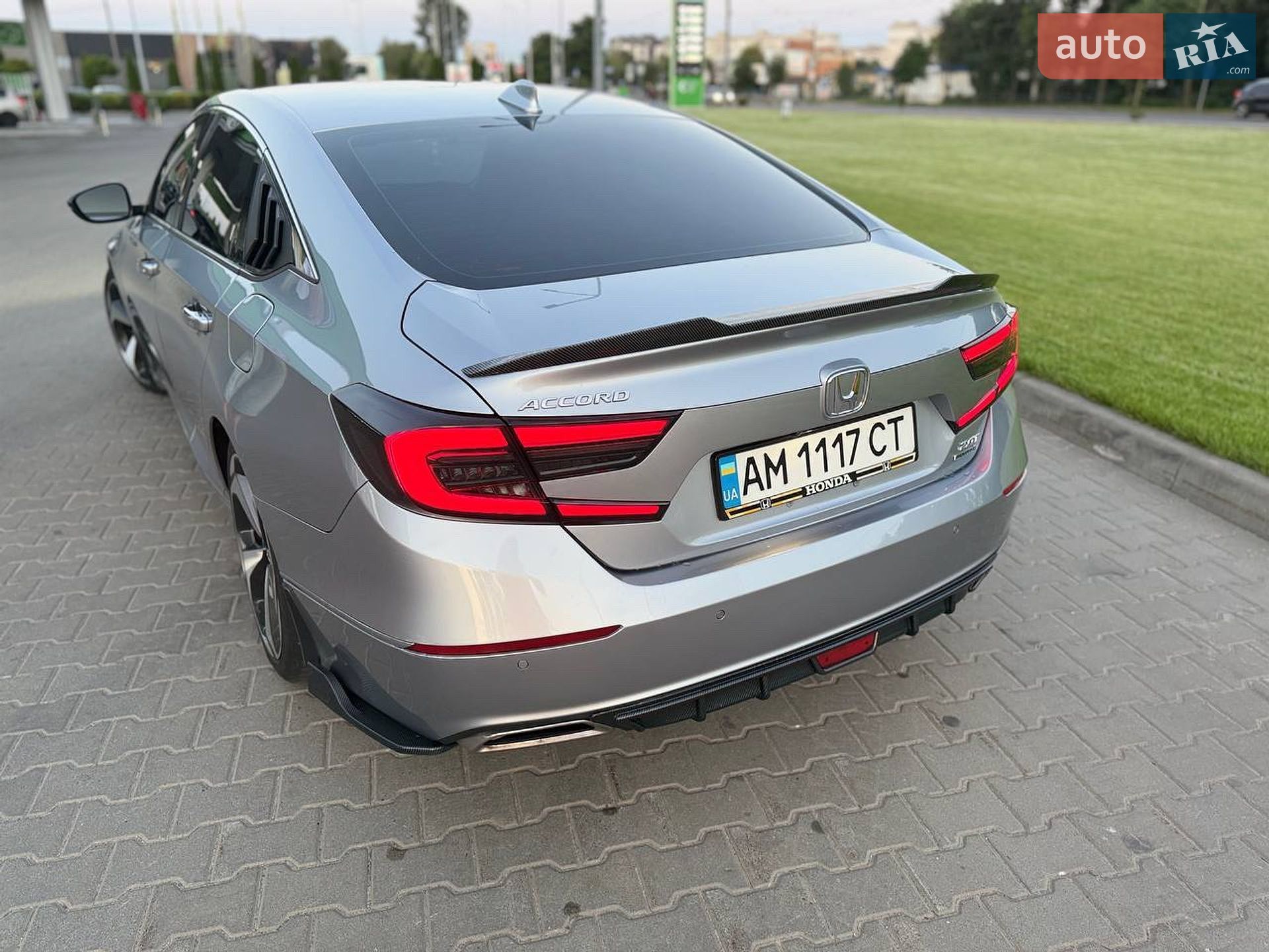 Honda Accord 2017 VIN 1HGCV2F92JA008016 фото оголошення 2 з 15