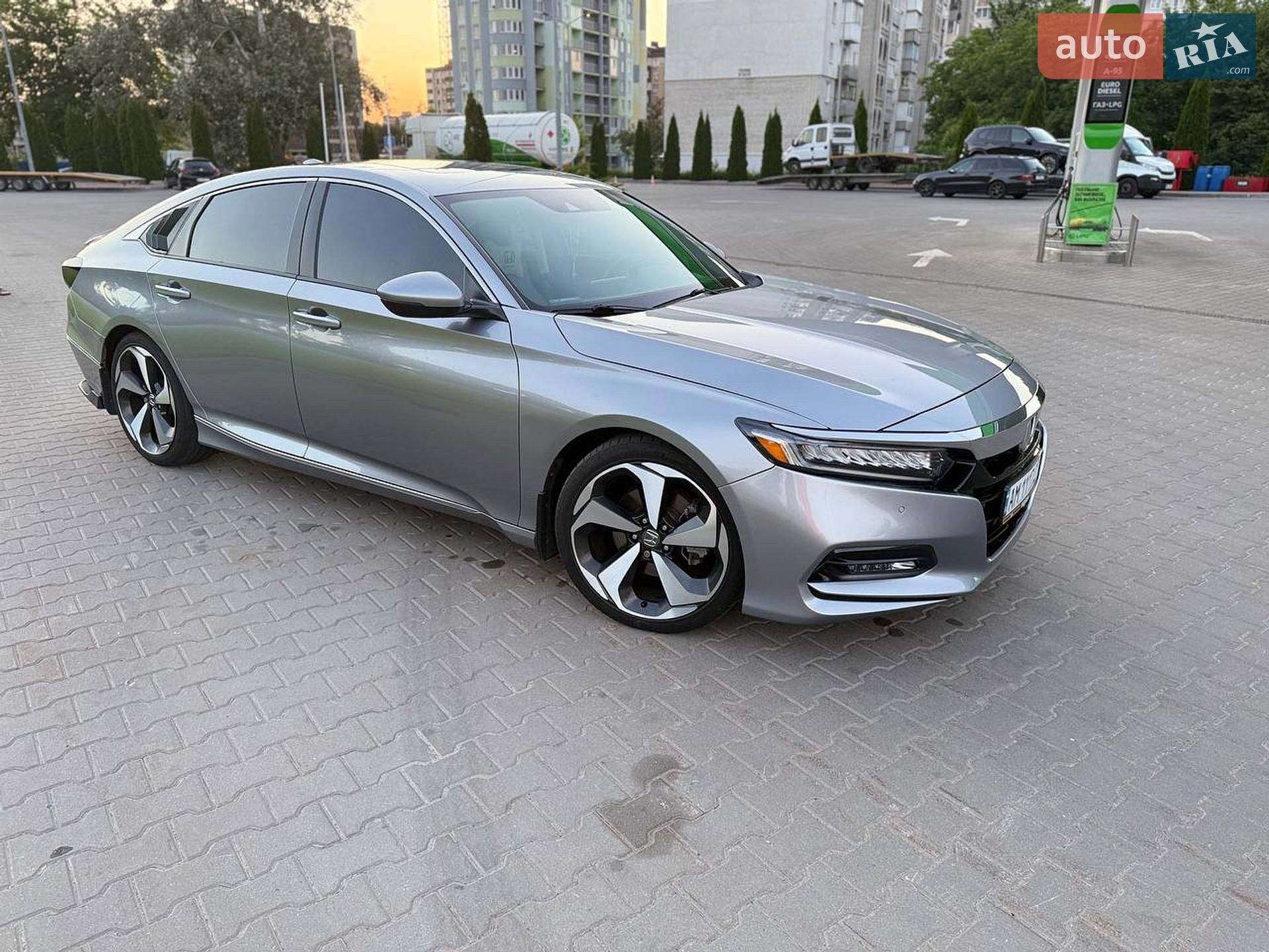Honda Accord 2017 VIN 1HGCV2F92JA008016 фото оголошення 6 з 15