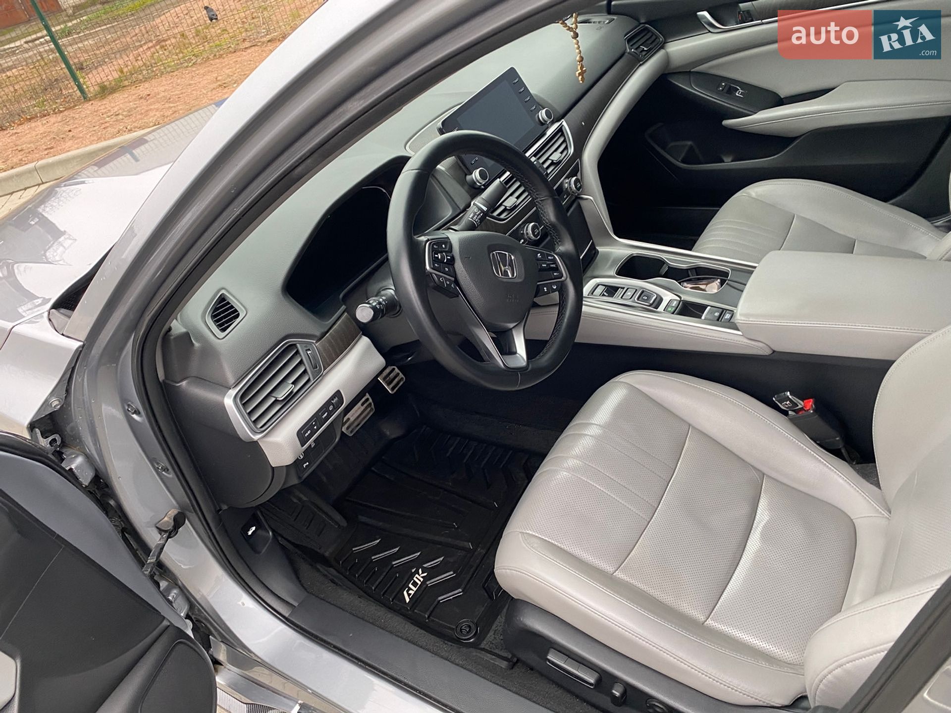 Honda Accord 2017 VIN 1HGCV2F92JA008016 фото оголошення 8 з 15