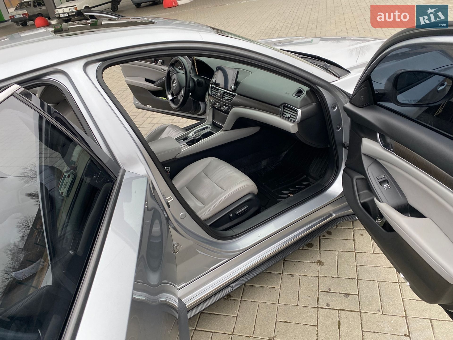 Honda Accord 2017 VIN 1HGCV2F92JA008016 фото оголошення 9 з 15