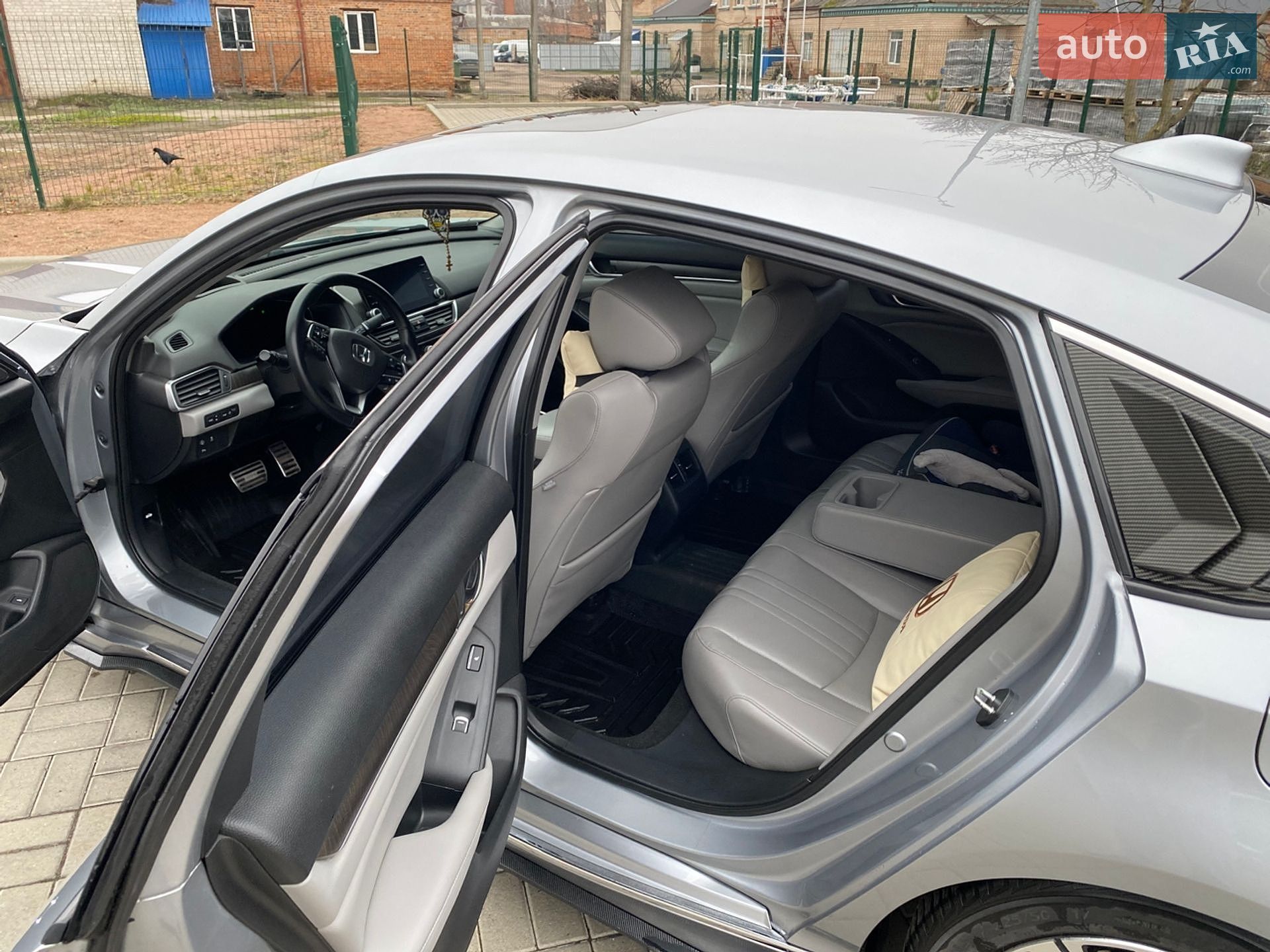 Honda Accord 2017 VIN 1HGCV2F92JA008016 фото оголошення 11 з 15