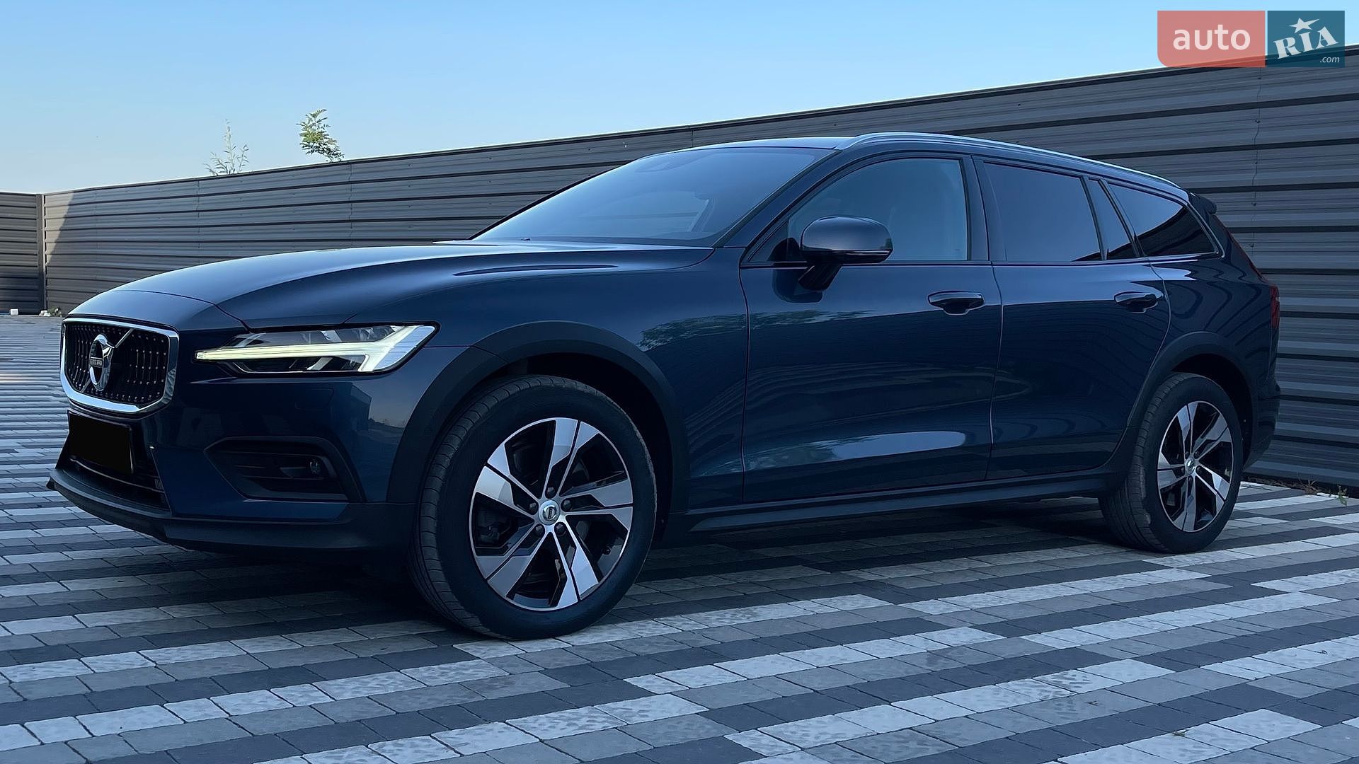 Volvo V60 Cross Country 2020 VIN YV1ZZK5VCM1072596 фото оголошення 7 з 87