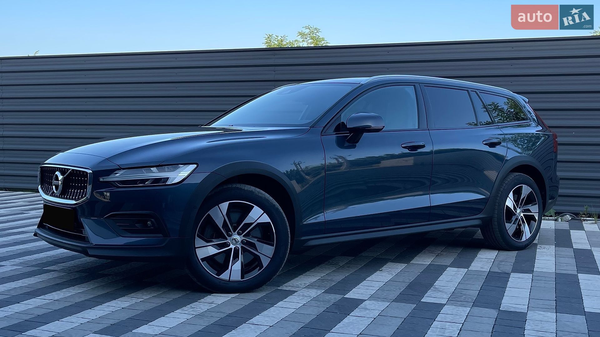 Volvo V60 Cross Country 2020 VIN YV1ZZK5VCM1072596 фото оголошення 10 з 87