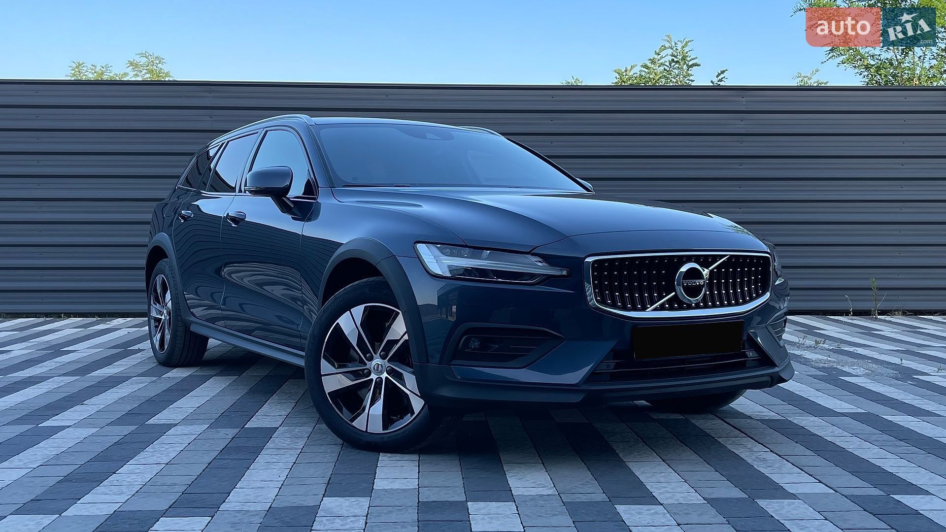 Volvo V60 Cross Country 2020 VIN YV1ZZK5VCM1072596 фото оголошення 3 з 87