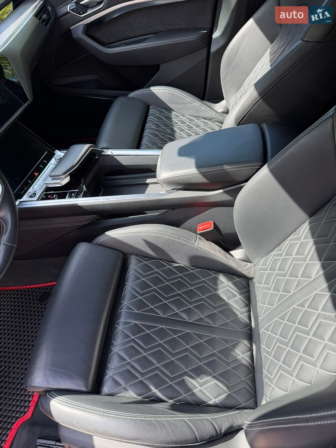 AUDI E-TRON SPORTBACK 2021 VIN WAUZZZGE5MB025356 фото оголошення 17 з 30
