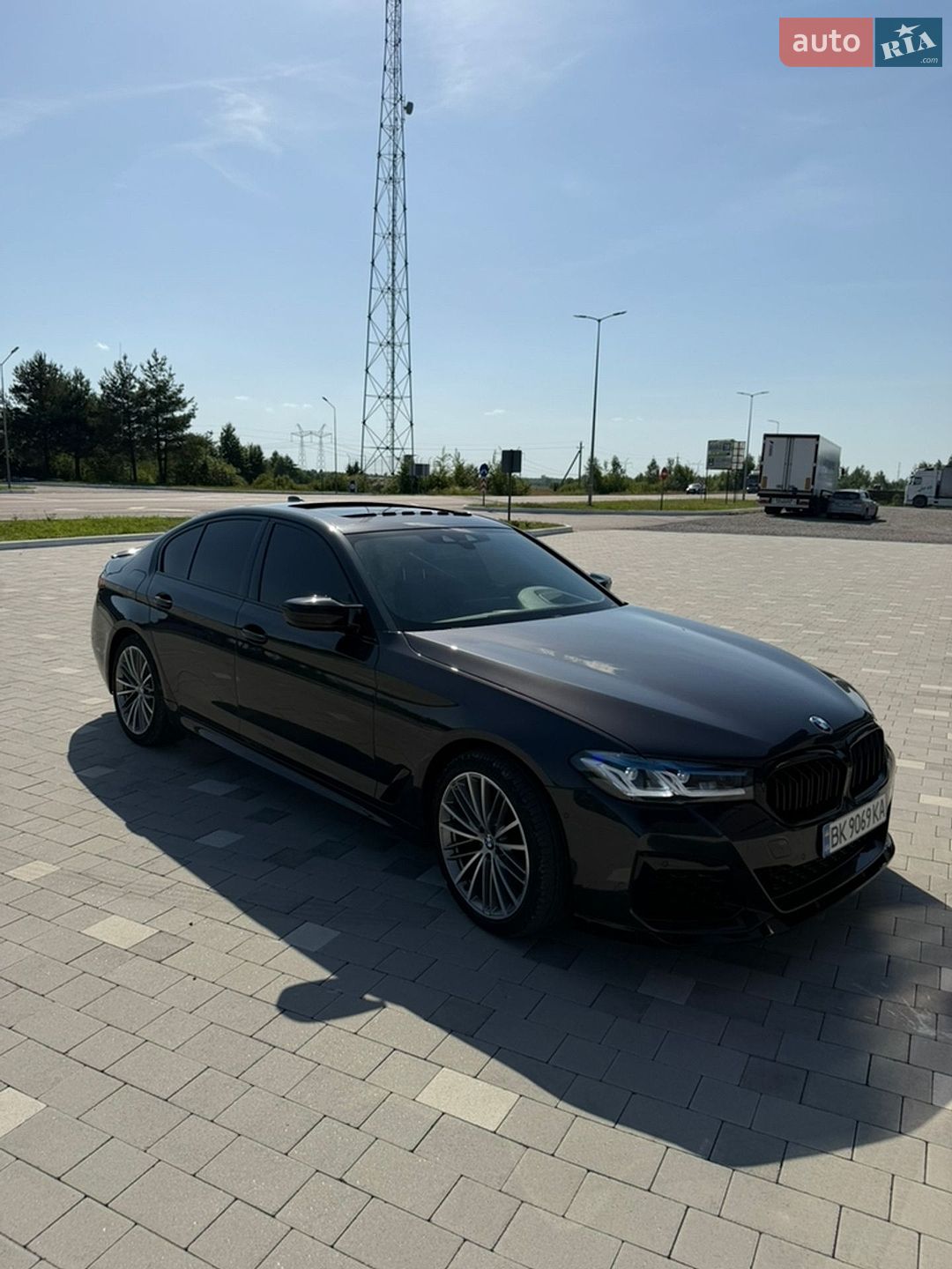 BMW 5 Series 2018 VIN WBAJA9C52JB249836 фото оголошення 2 з 48