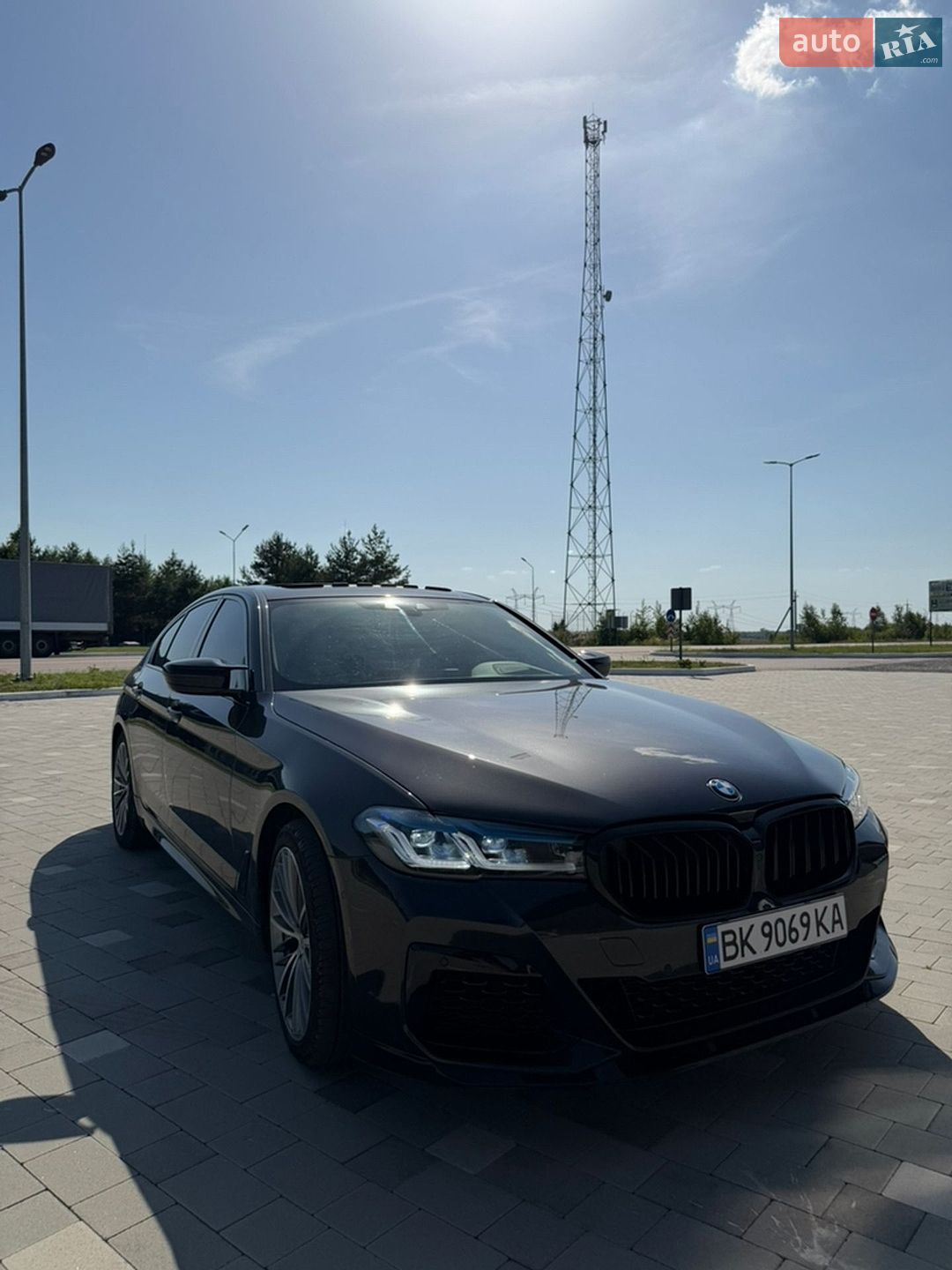 BMW 5 Series 2018 VIN WBAJA9C52JB249836 фото оголошення 3 з 48