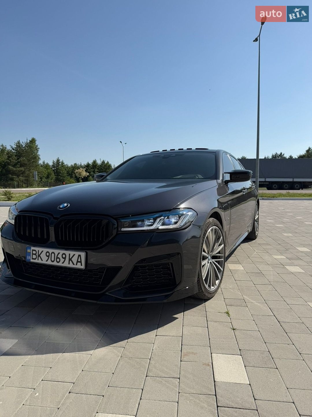 BMW 5 Series 2018 VIN WBAJA9C52JB249836 фото оголошення 4 з 48