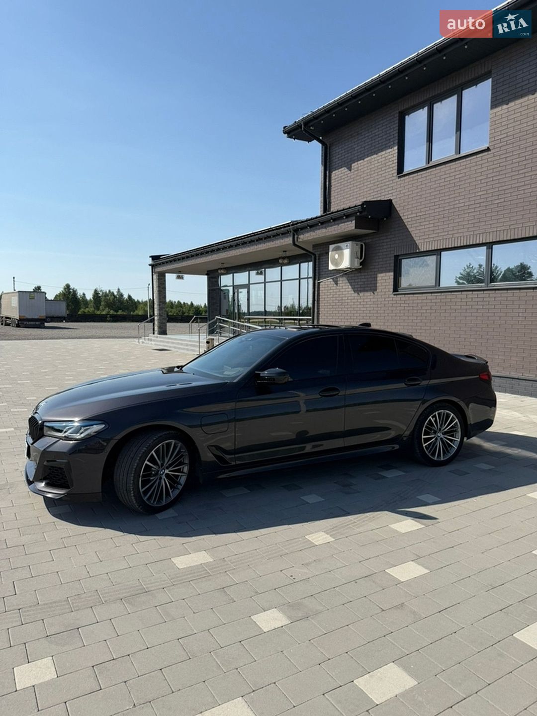 BMW 5 Series 2018 VIN WBAJA9C52JB249836 фото оголошення 13 з 48