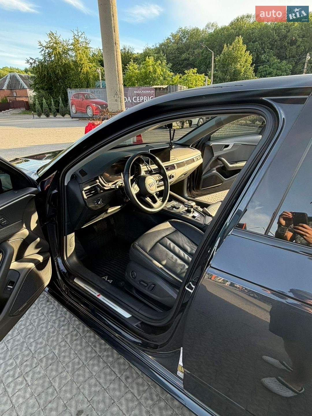 Audi A4 2018 VIN WAUENAF48JN015659 фото оголошення 13 з 20