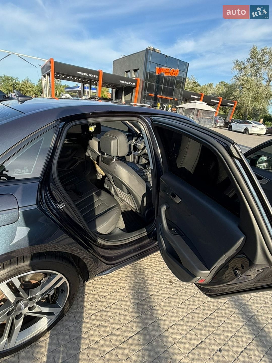 Audi A4 2018 VIN WAUENAF48JN015659 фото оголошення 19 з 20