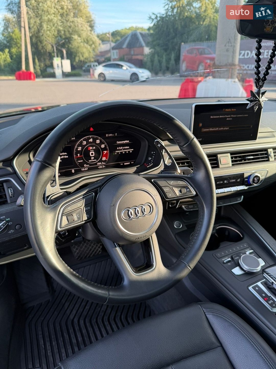 Audi A4 2018 VIN WAUENAF48JN015659 фото оголошення 11 з 20