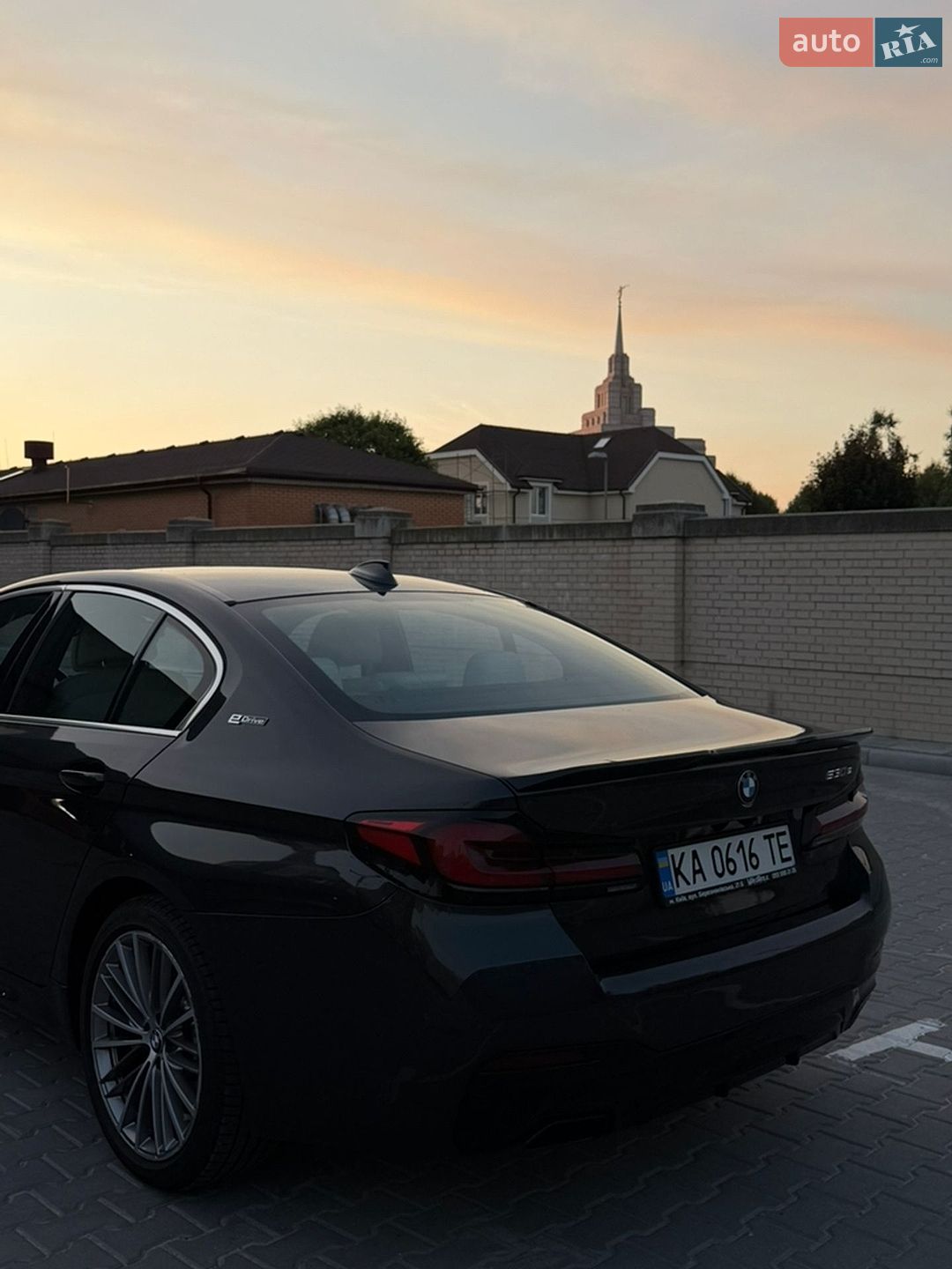 BMW 5 Series 2019 VIN WBAJB1C54KB376992 фото оголошення 8 з 45
