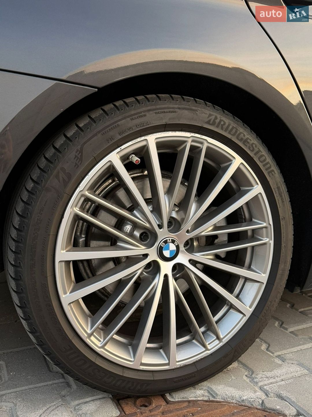BMW 5 Series 2019 VIN WBAJB1C54KB376992 фото оголошення 17 з 45