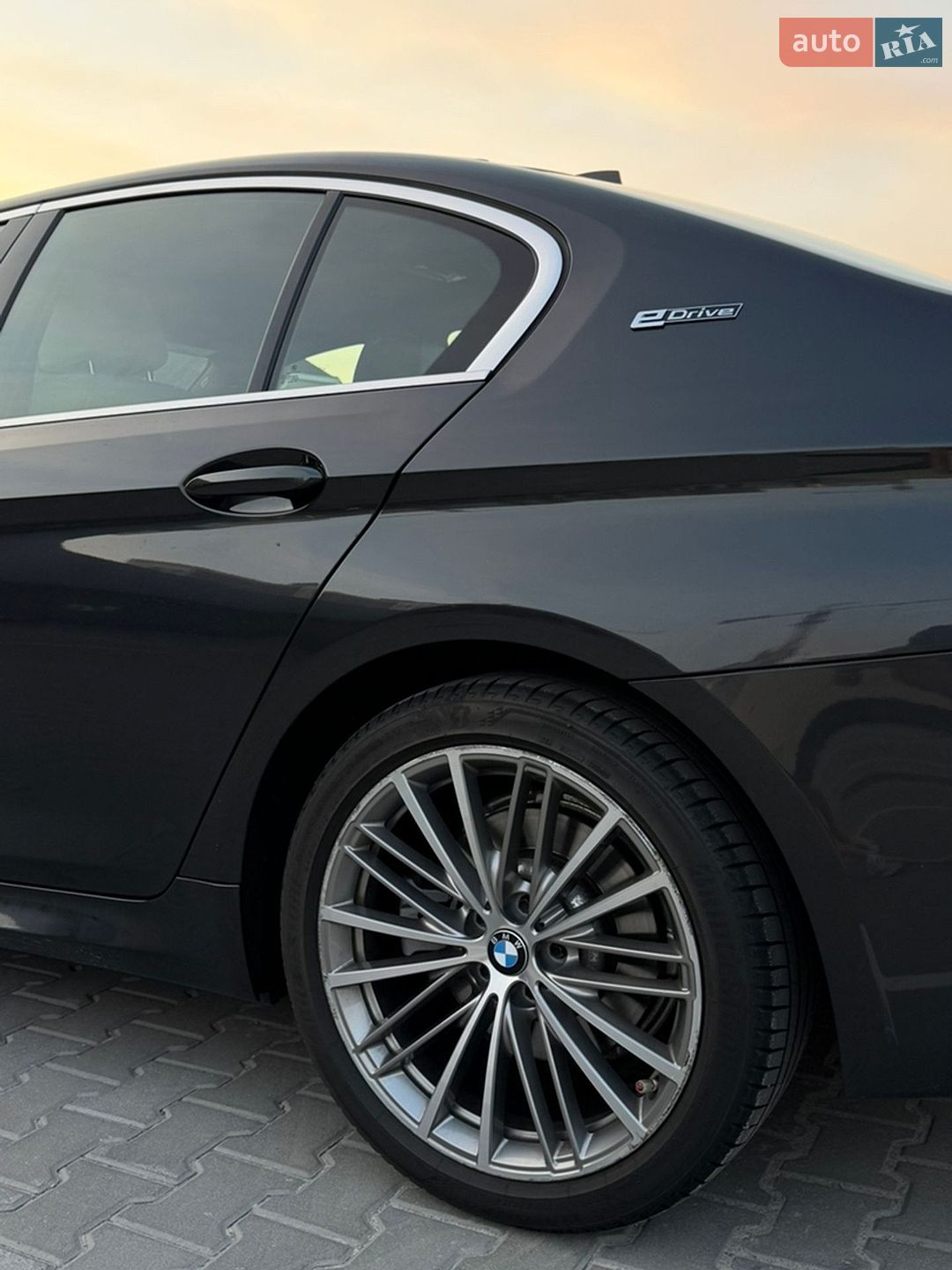 BMW 5 Series 2019 VIN WBAJB1C54KB376992 фото оголошення 18 з 45