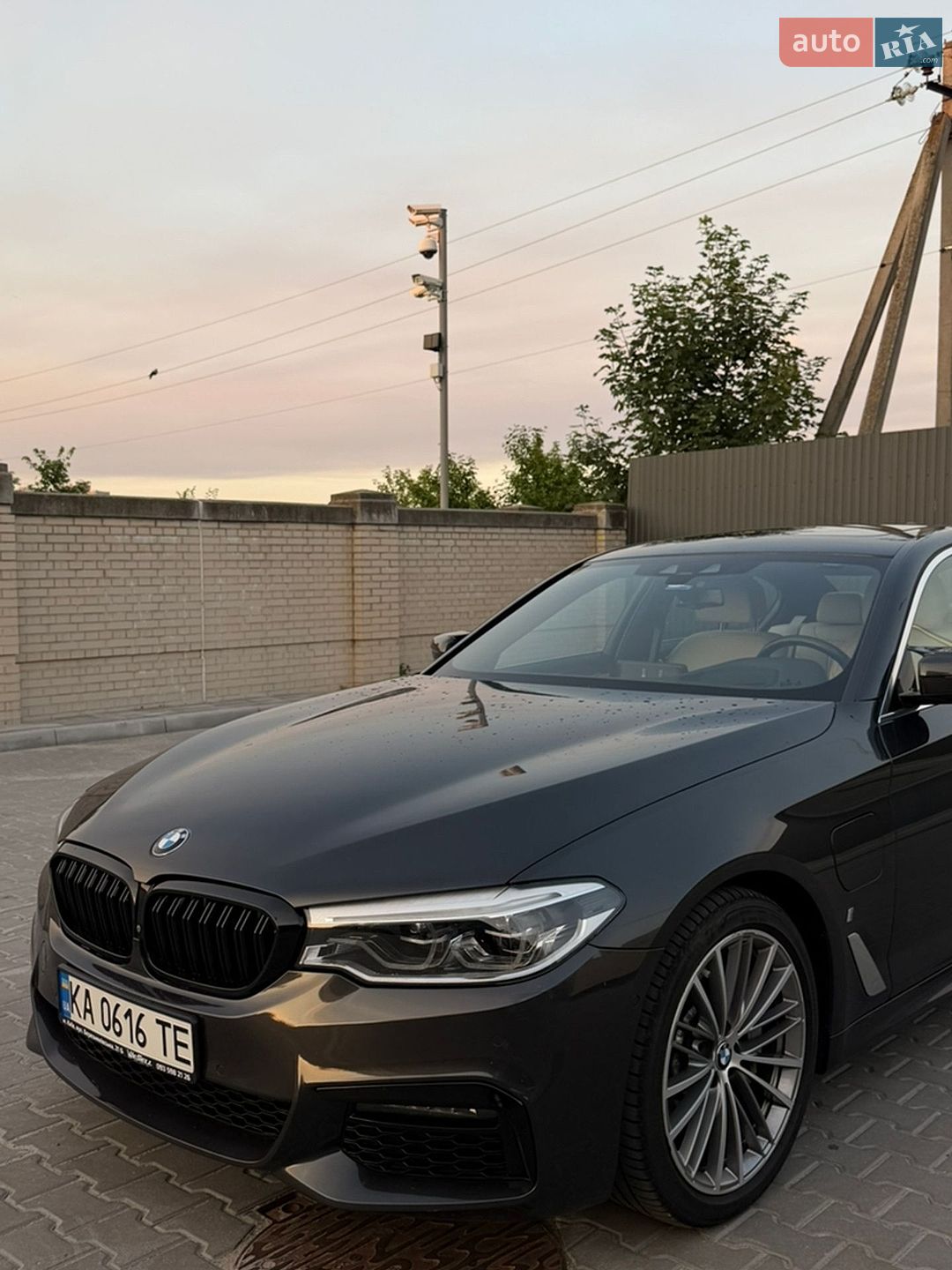 BMW 5 Series 2019 VIN WBAJB1C54KB376992 фото оголошення 3 з 45