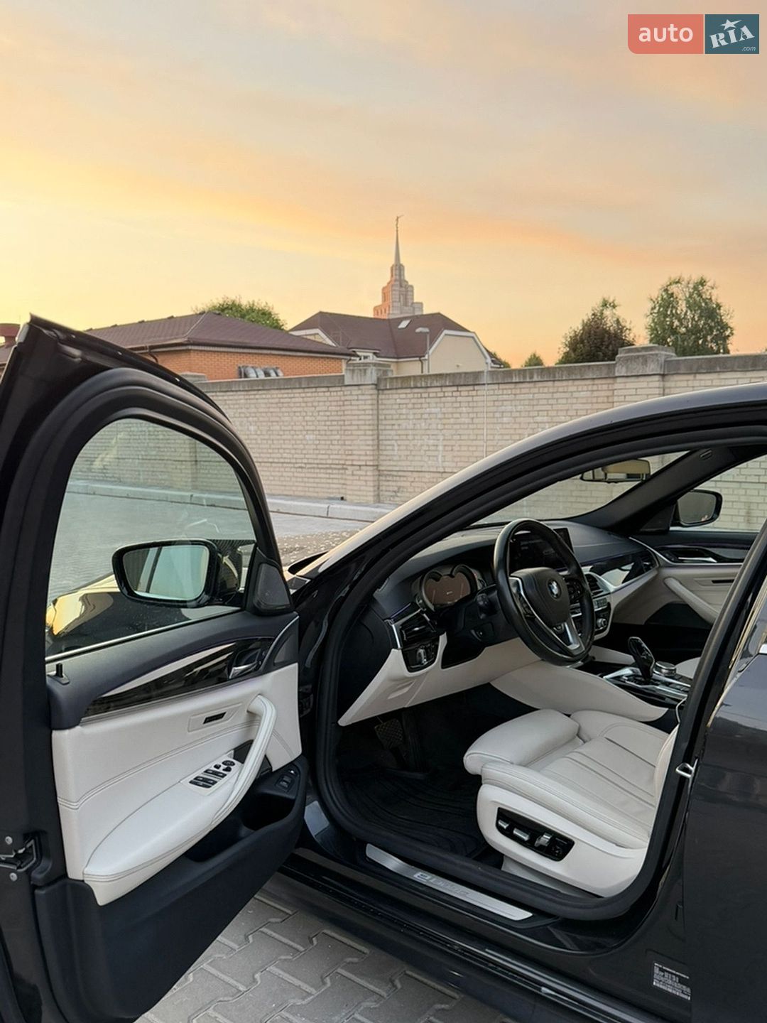 BMW 5 Series 2019 VIN WBAJB1C54KB376992 фото оголошення 22 з 45