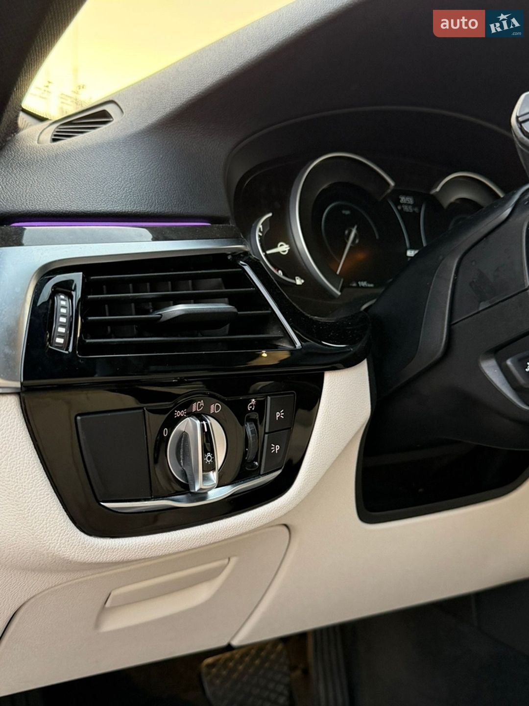 BMW 5 Series 2019 VIN WBAJB1C54KB376992 фото оголошення 28 з 45