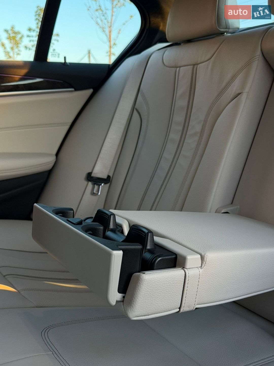 BMW 5 Series 2019 VIN WBAJB1C54KB376992 фото оголошення 33 з 45