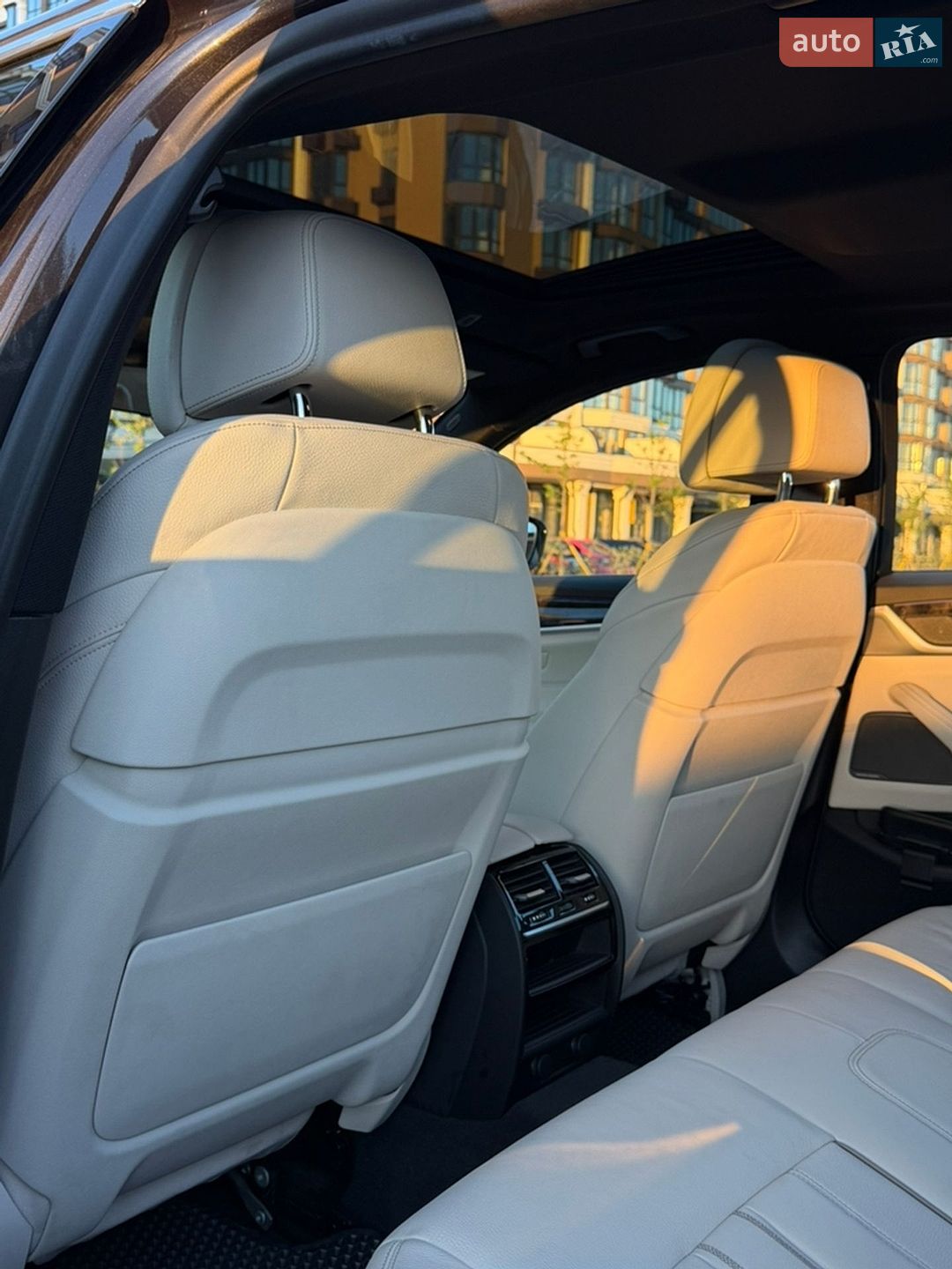 BMW 5 Series 2019 VIN WBAJB1C54KB376992 фото оголошення 34 з 45