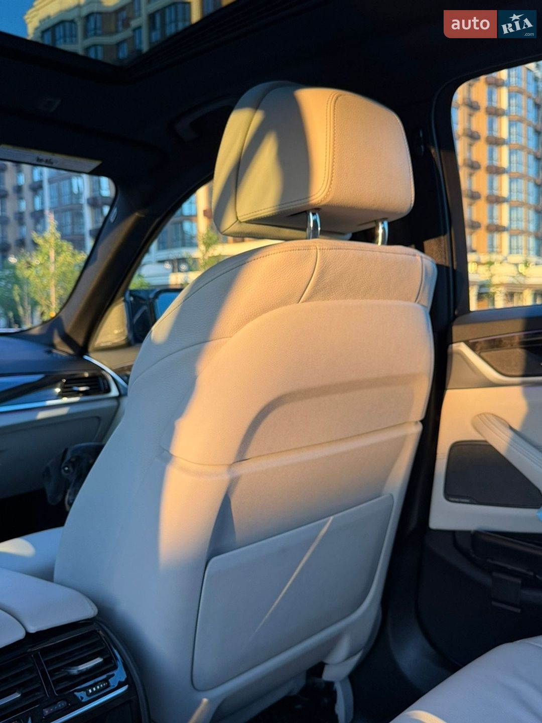 BMW 5 Series 2019 VIN WBAJB1C54KB376992 фото оголошення 35 з 45