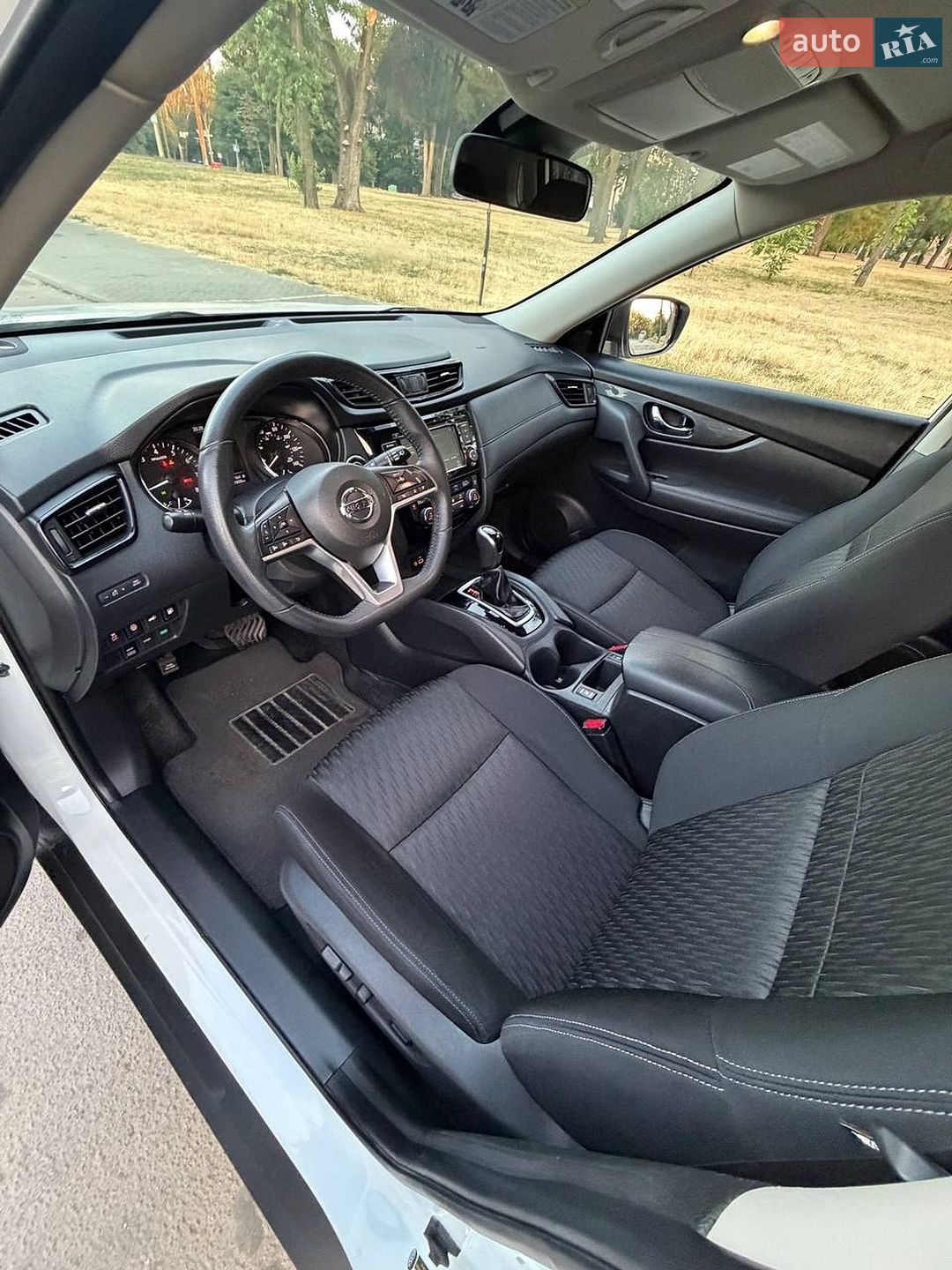 Nissan Rogue 2019 VIN KNMAT2MV5KP539429 фото оголошення 2 з 14