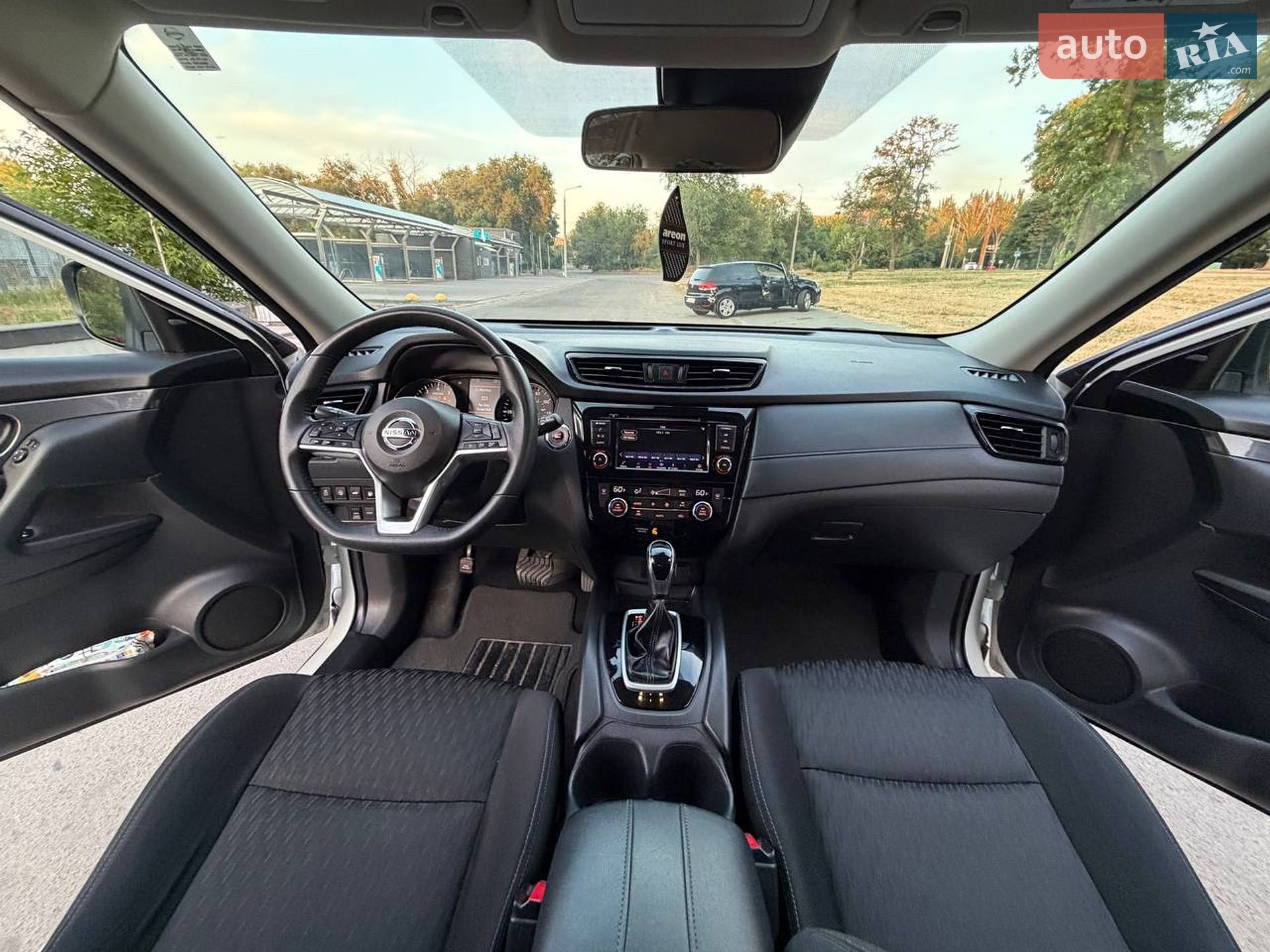 Nissan Rogue 2019 VIN KNMAT2MV5KP539429 фото оголошення 5 з 14