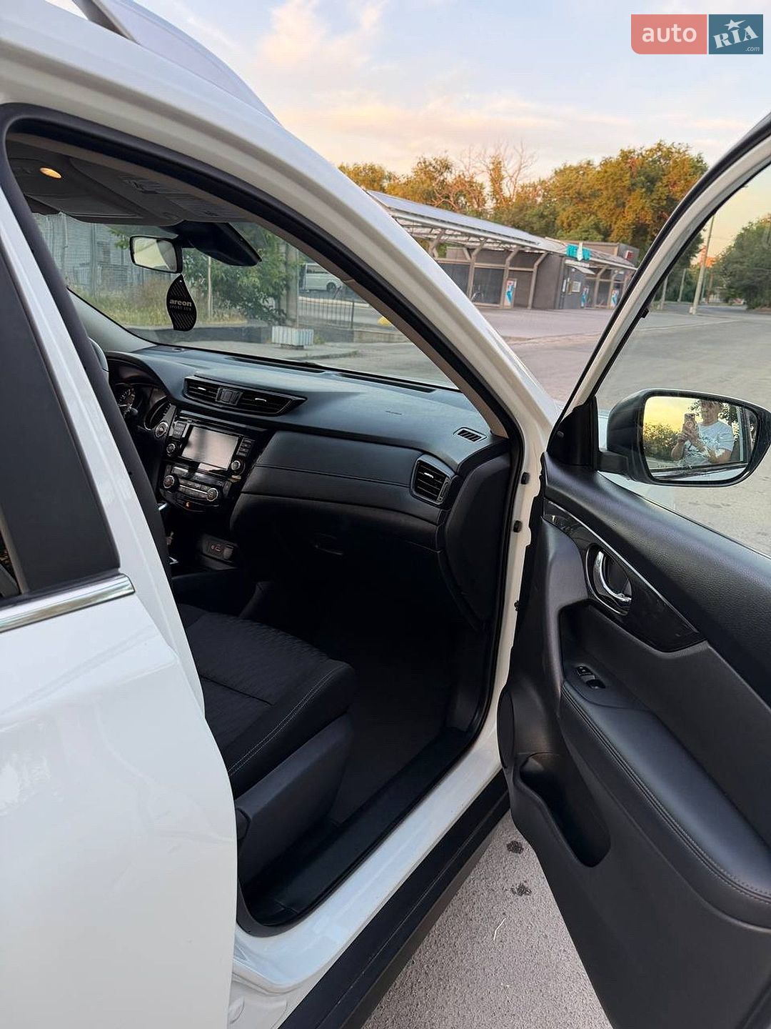 Nissan Rogue 2019 VIN KNMAT2MV5KP539429 фото оголошення 8 з 14