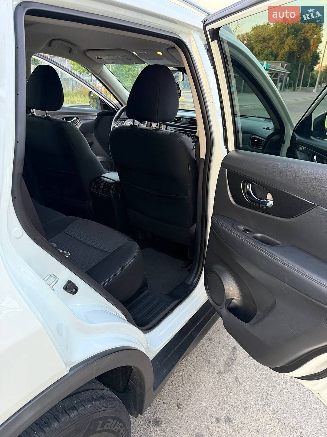 Nissan Rogue 2019 VIN KNMAT2MV5KP539429 фото оголошення 9 з 14