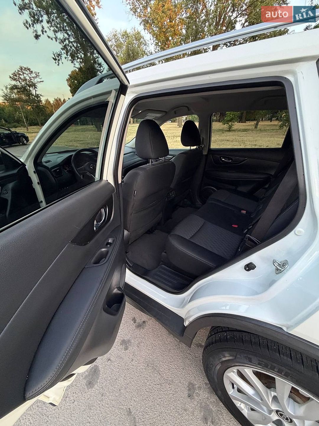 Nissan Rogue 2019 VIN KNMAT2MV5KP539429 фото оголошення 10 з 14