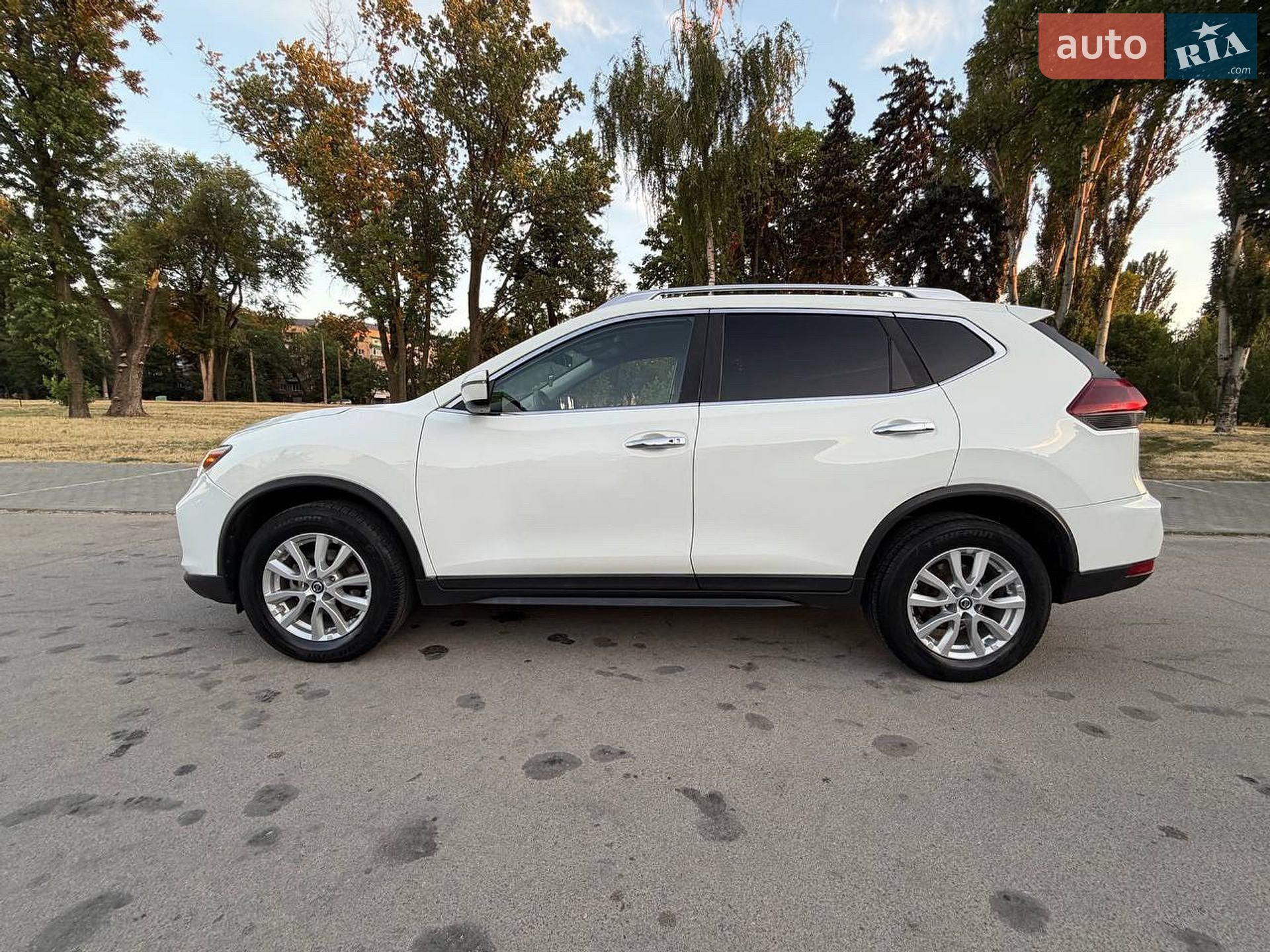 Nissan Rogue 2019 VIN KNMAT2MV5KP539429 фото оголошення 12 з 14