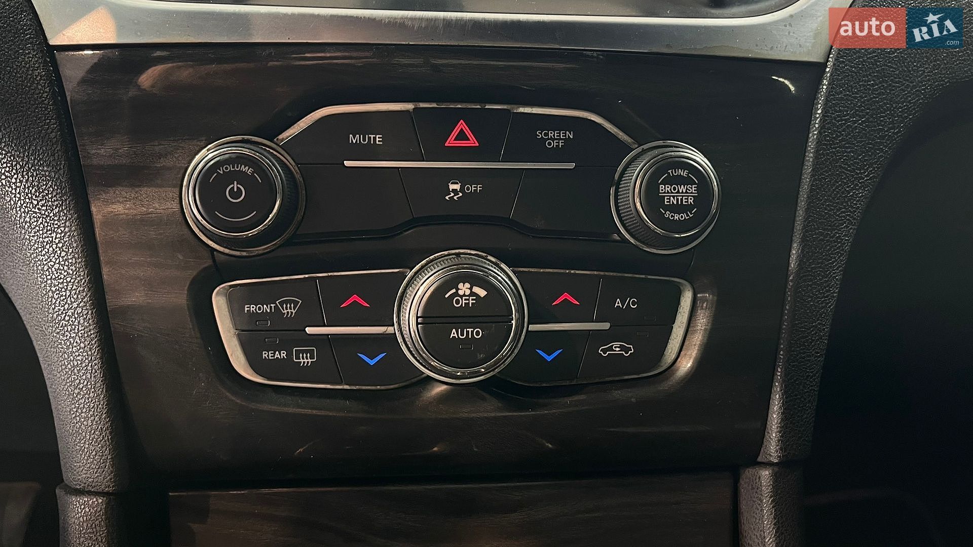 Chrysler 300 2018 VIN 2C3CCAAG5JH265195 фото оголошення 22 з 23