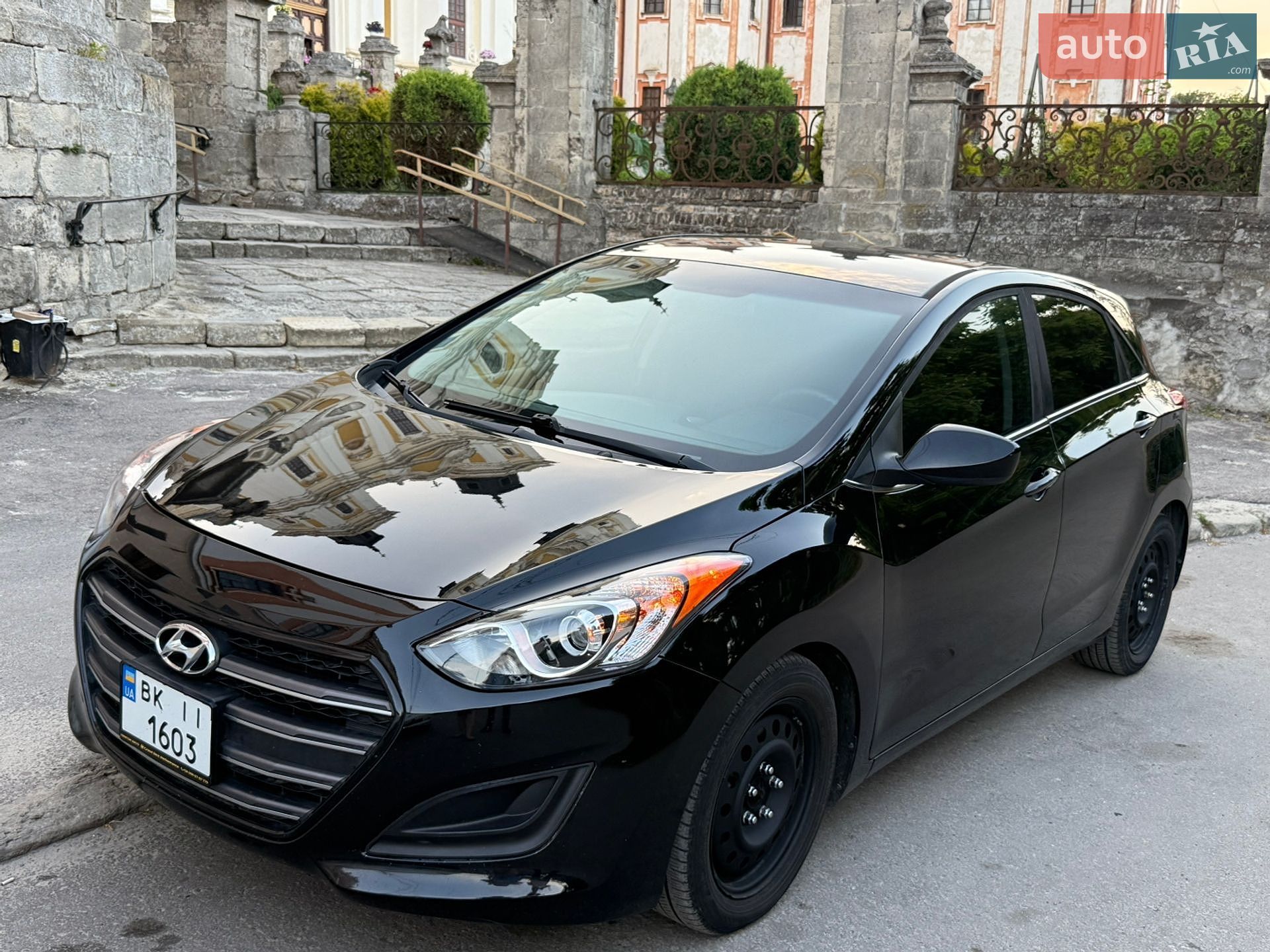 Hyundai Elantra 2016 VIN KMHD35LH7HU348210 фото оголошення 2 з 34