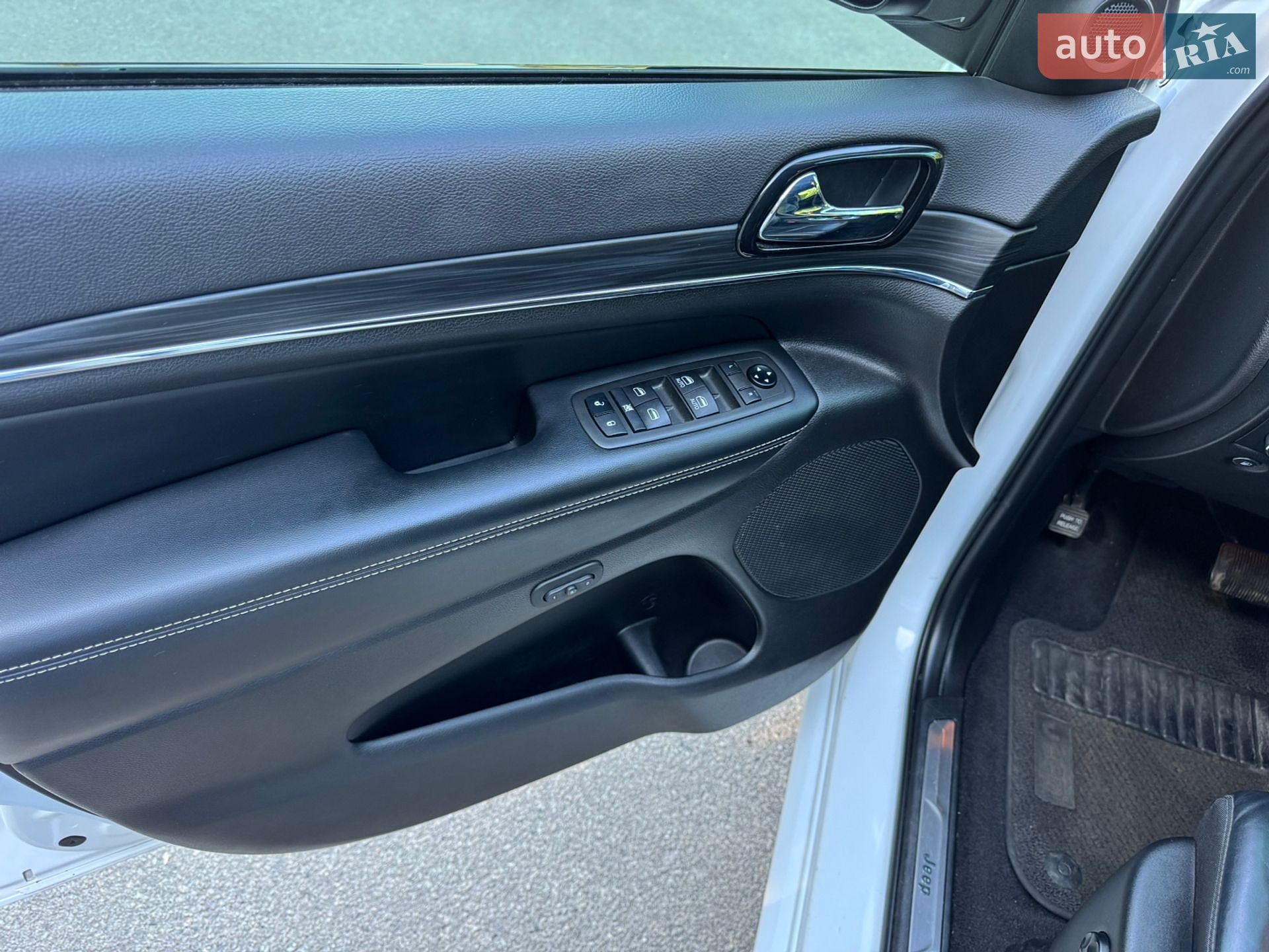 Jeep Grand Cherokee 2021 VIN 1C4RJFBG2MC670820 фото оголошення 34 з 49