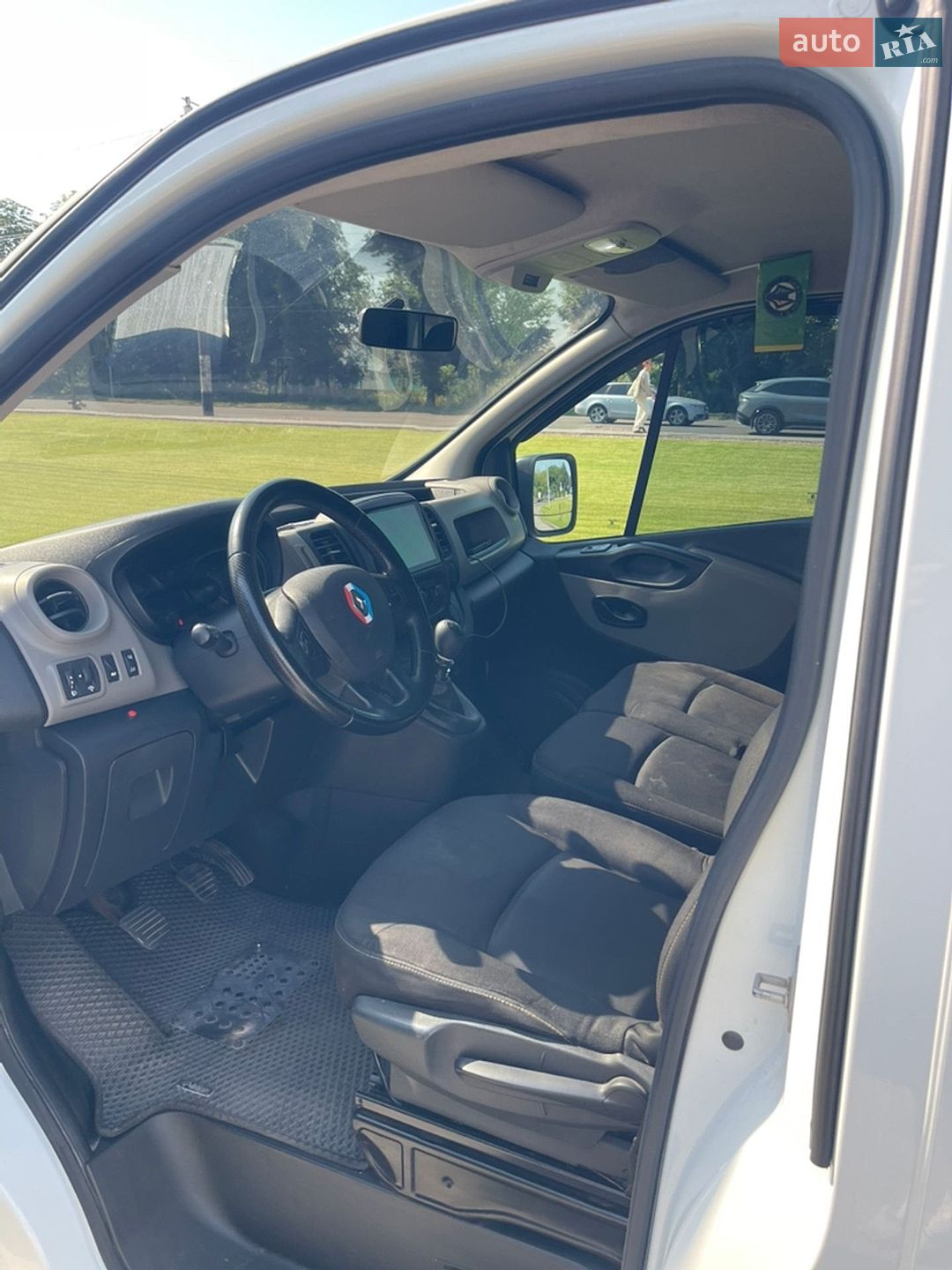 Renault Trafic 2015 VIN VF13FL21854047227 фото оголошення 3 з 23