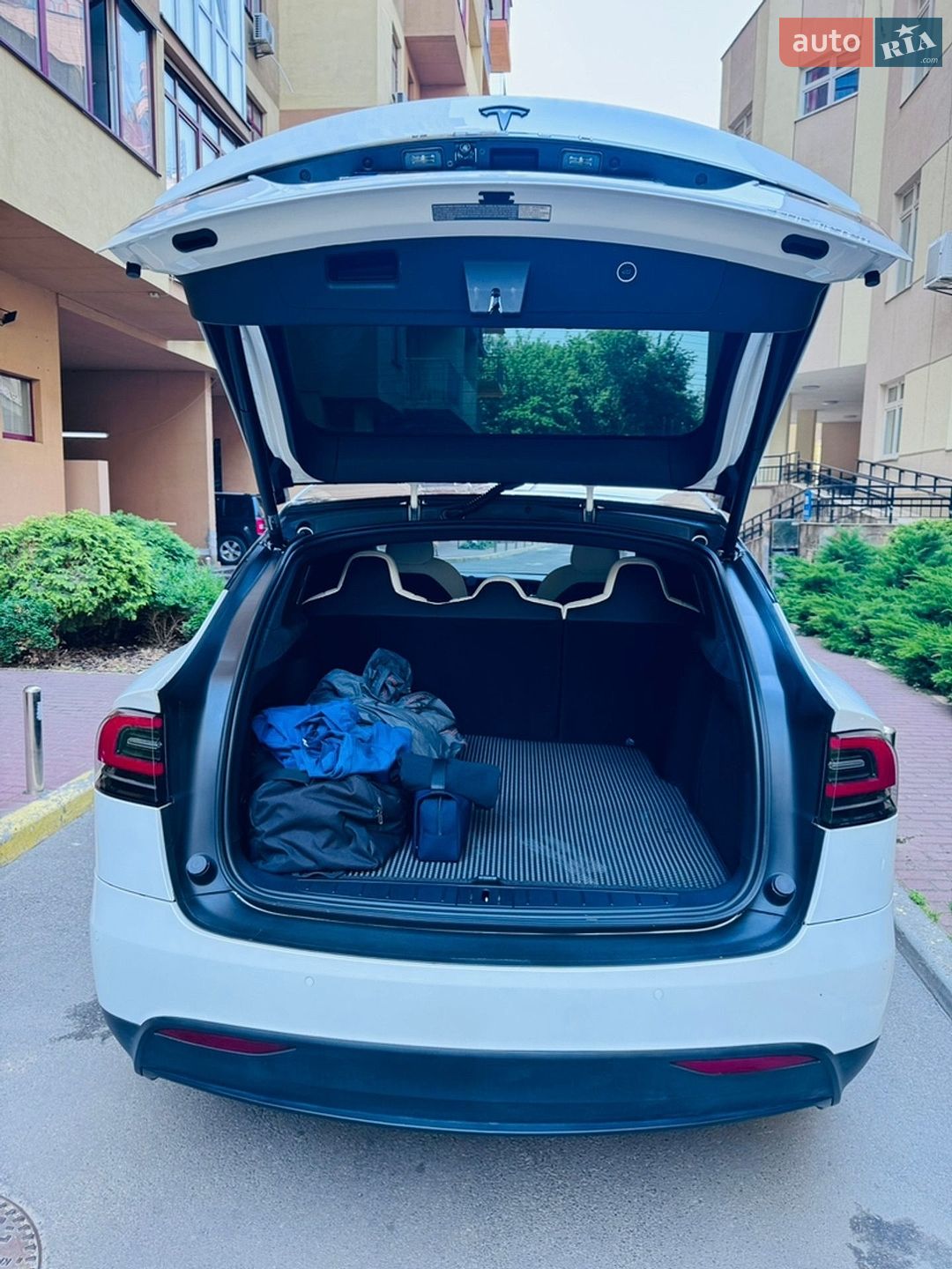 Tesla Model X 2020 VIN 5YJXCAE27LF272265 фото оголошення 6 з 25