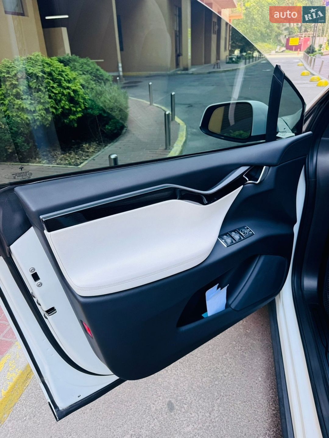 Tesla Model X 2020 VIN 5YJXCAE27LF272265 фото оголошення 16 з 25